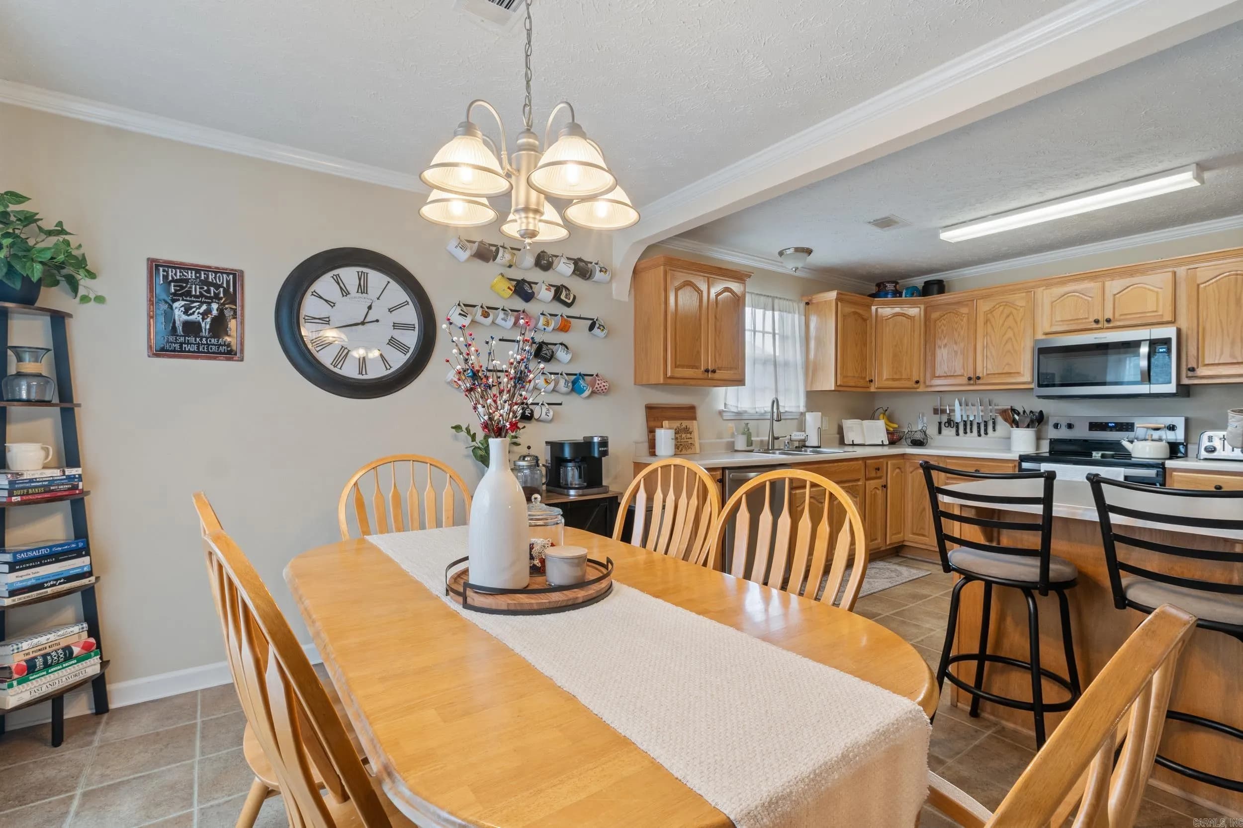 Property at 2750  Makenzie - Image 10
