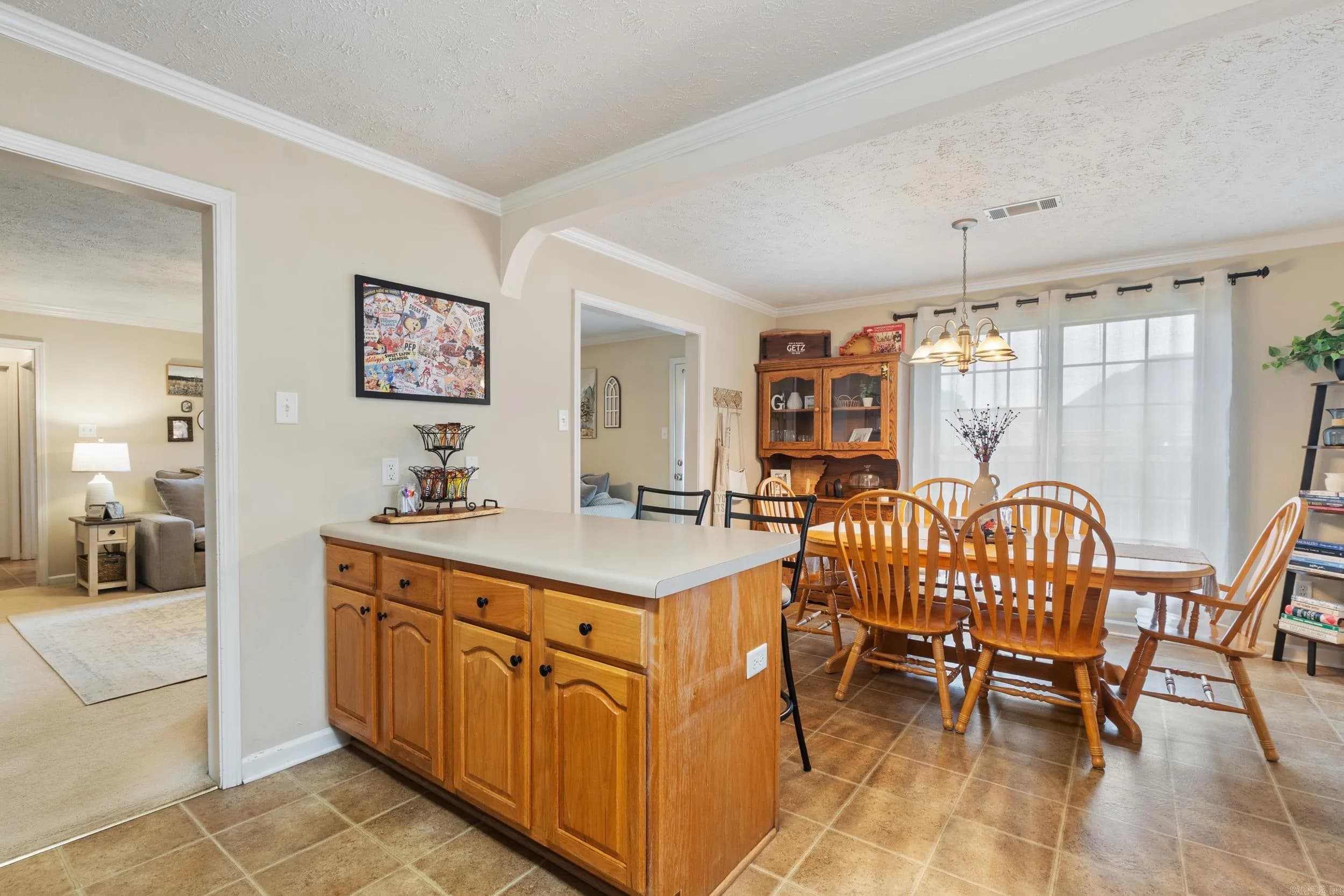 Property at 2750  Makenzie - Image 15