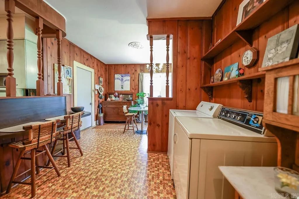 Property at 608 E 5th st - Image 11