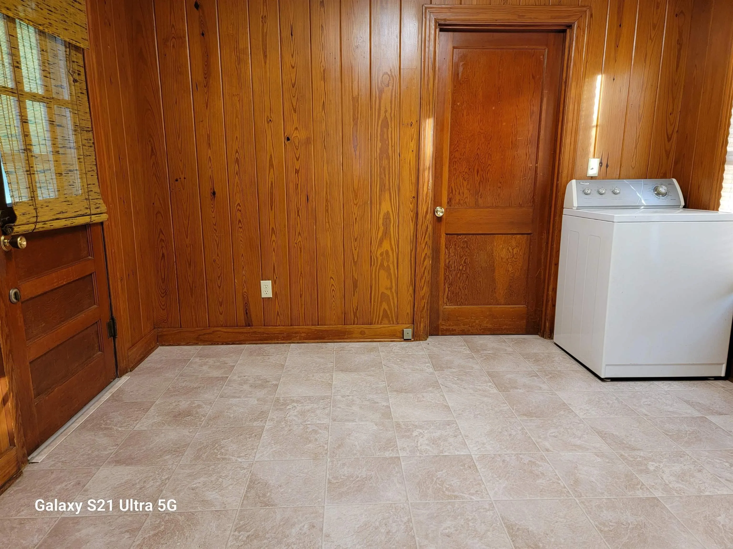 Property at 900 N 5th - Image 23