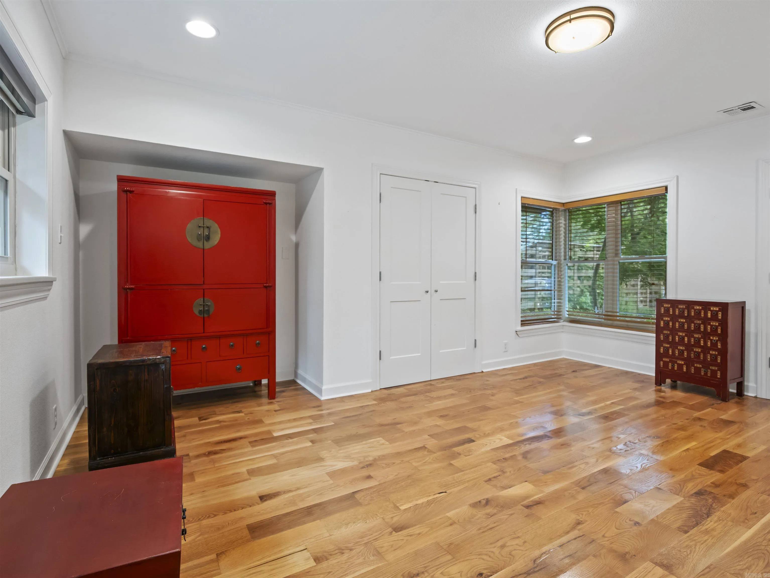 Property at 126  Circle - Image 31