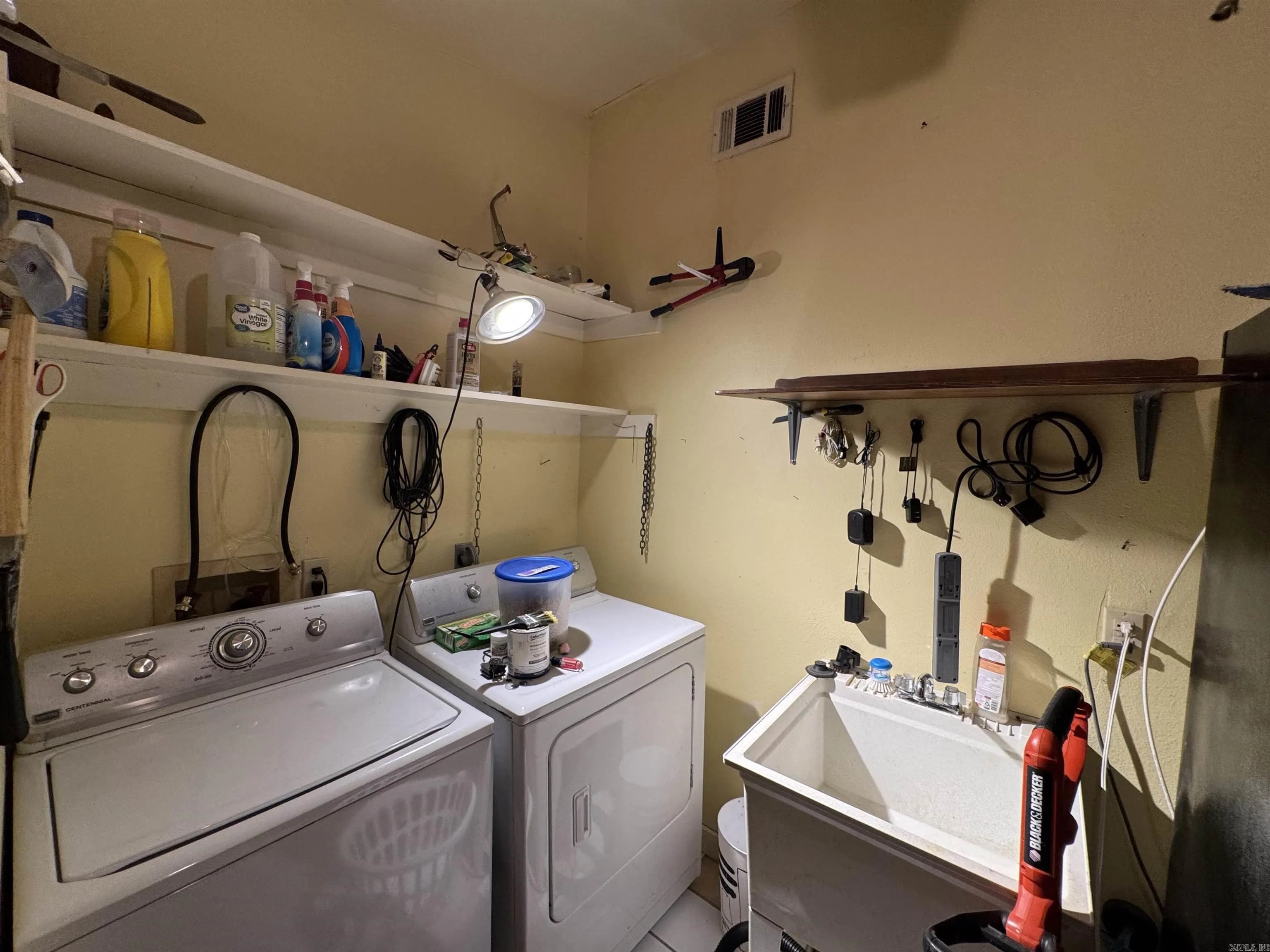 Property at 117  Rose - Image 19