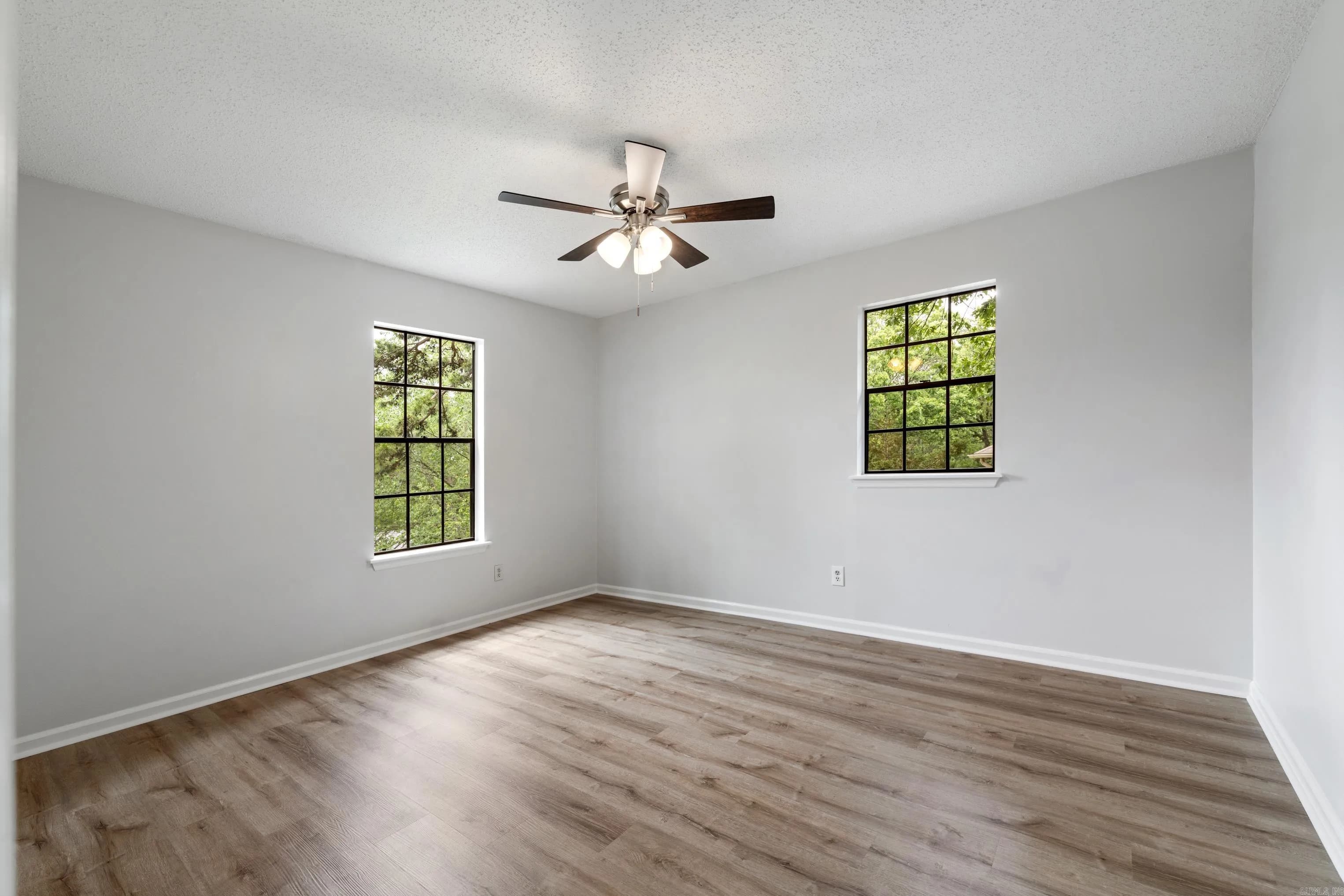 Property at 9115  Leatrice - Image 16