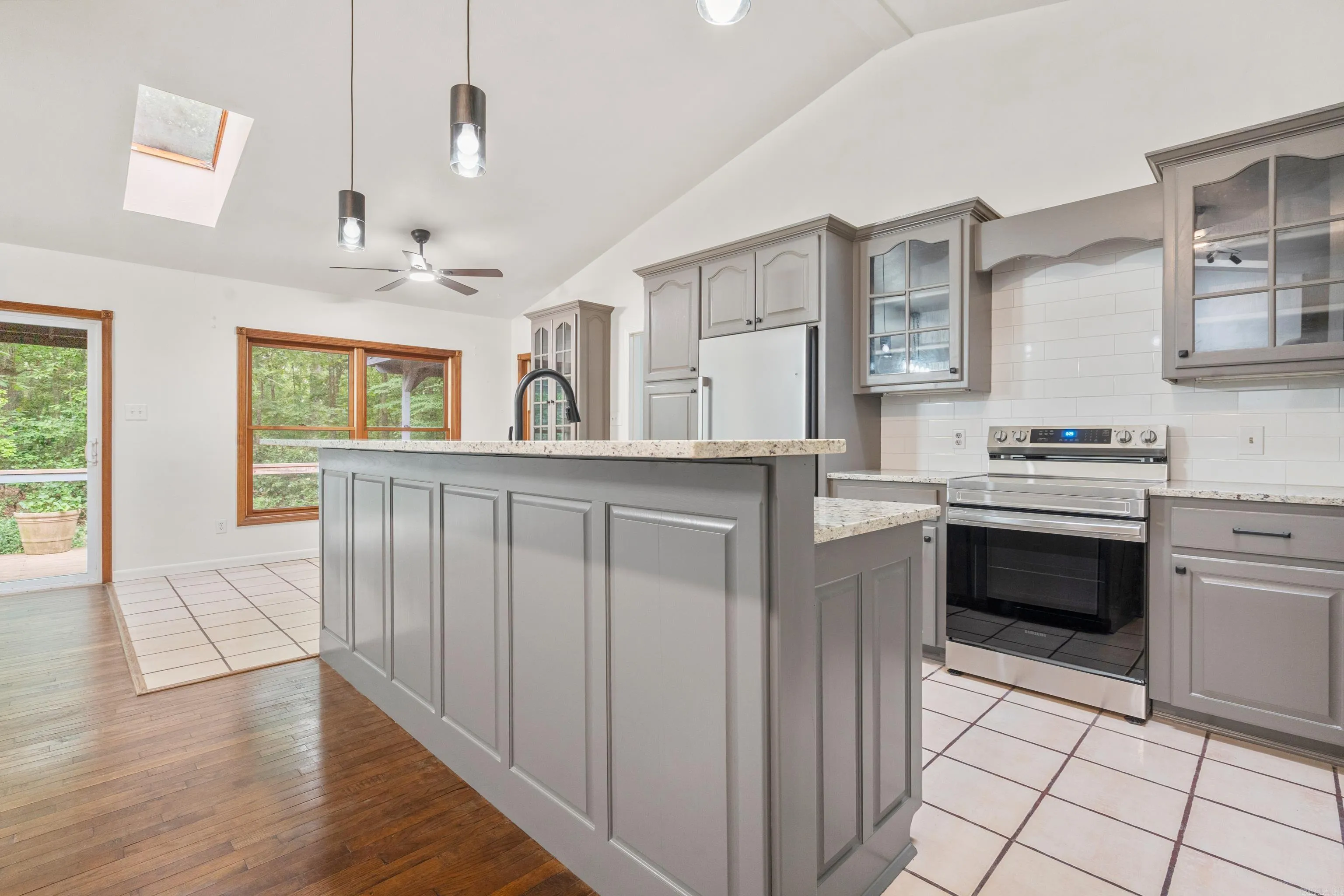 Property at 110  Grand ridge - Image 4