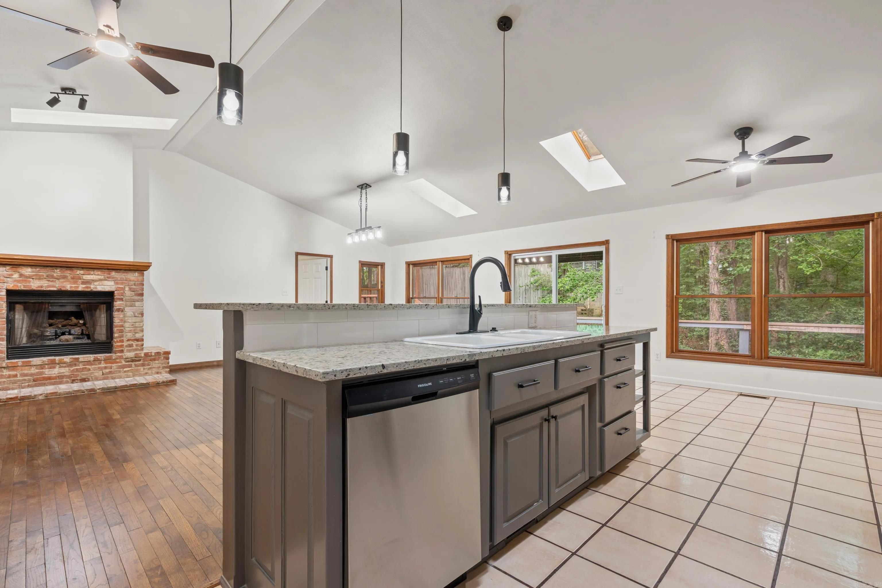 Property at 110  Grand ridge - Image 14