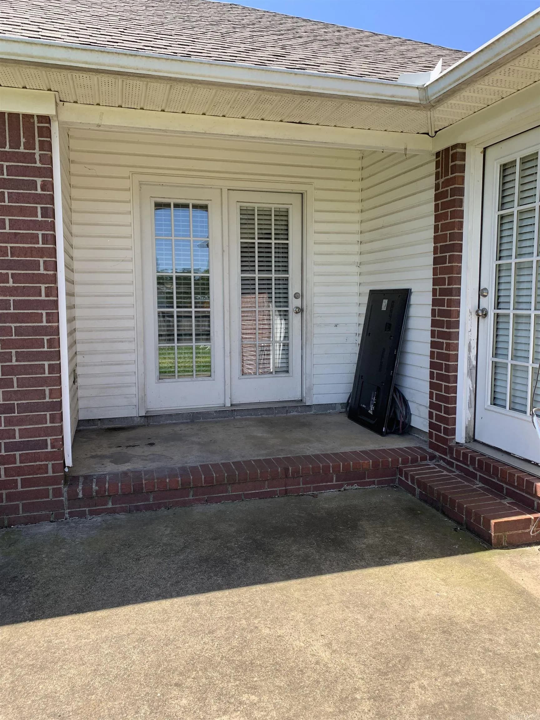 Property at 1810  Angeline - Image 12