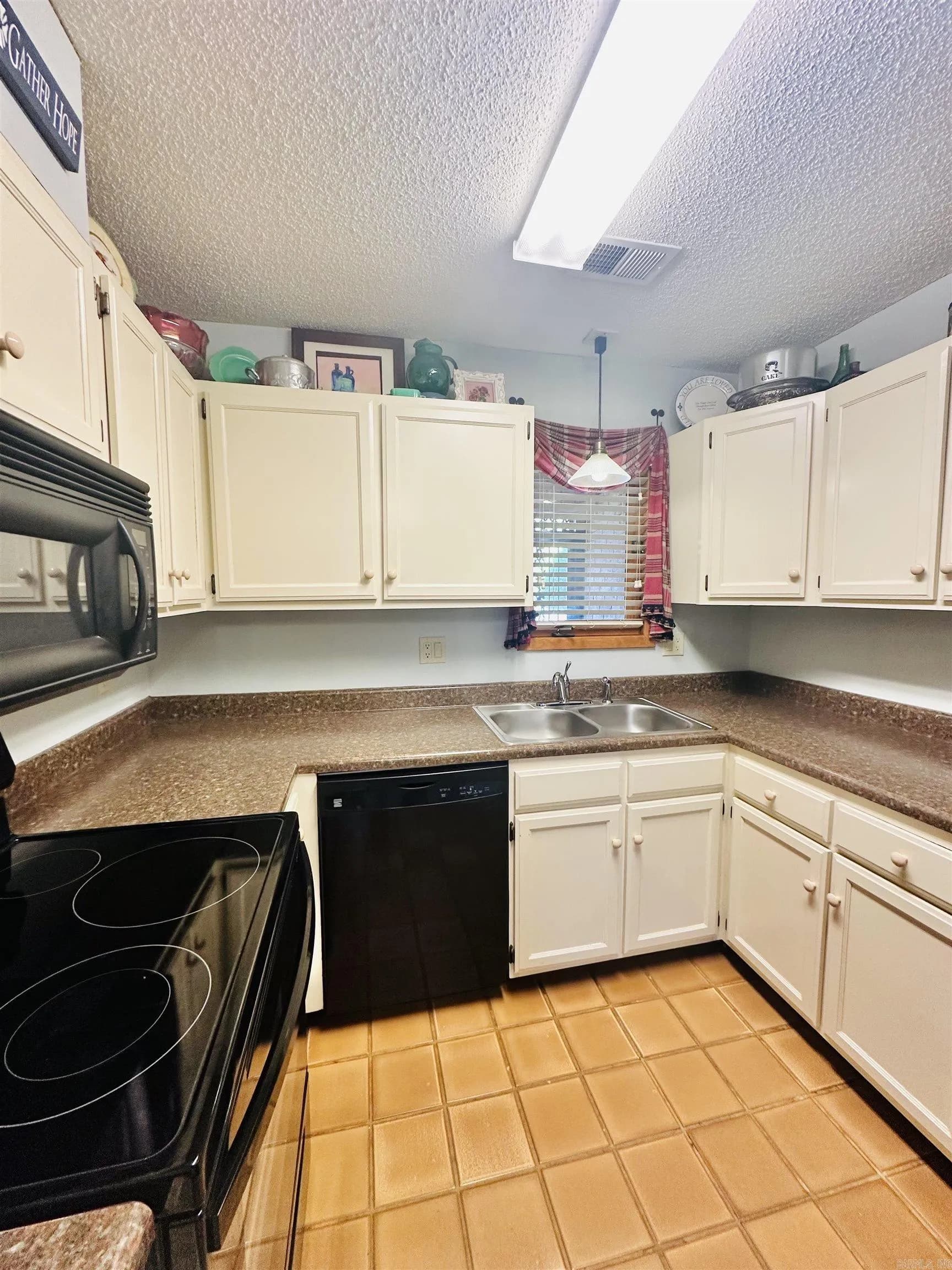 Property at 2705 B  Greenbriar - Image 14