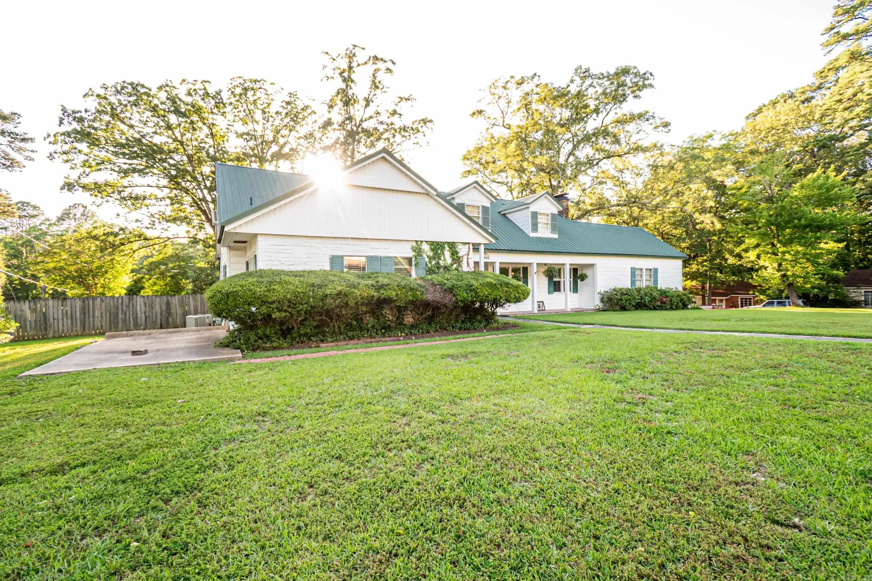 Property at 1002 N Bradley ave - Image 3