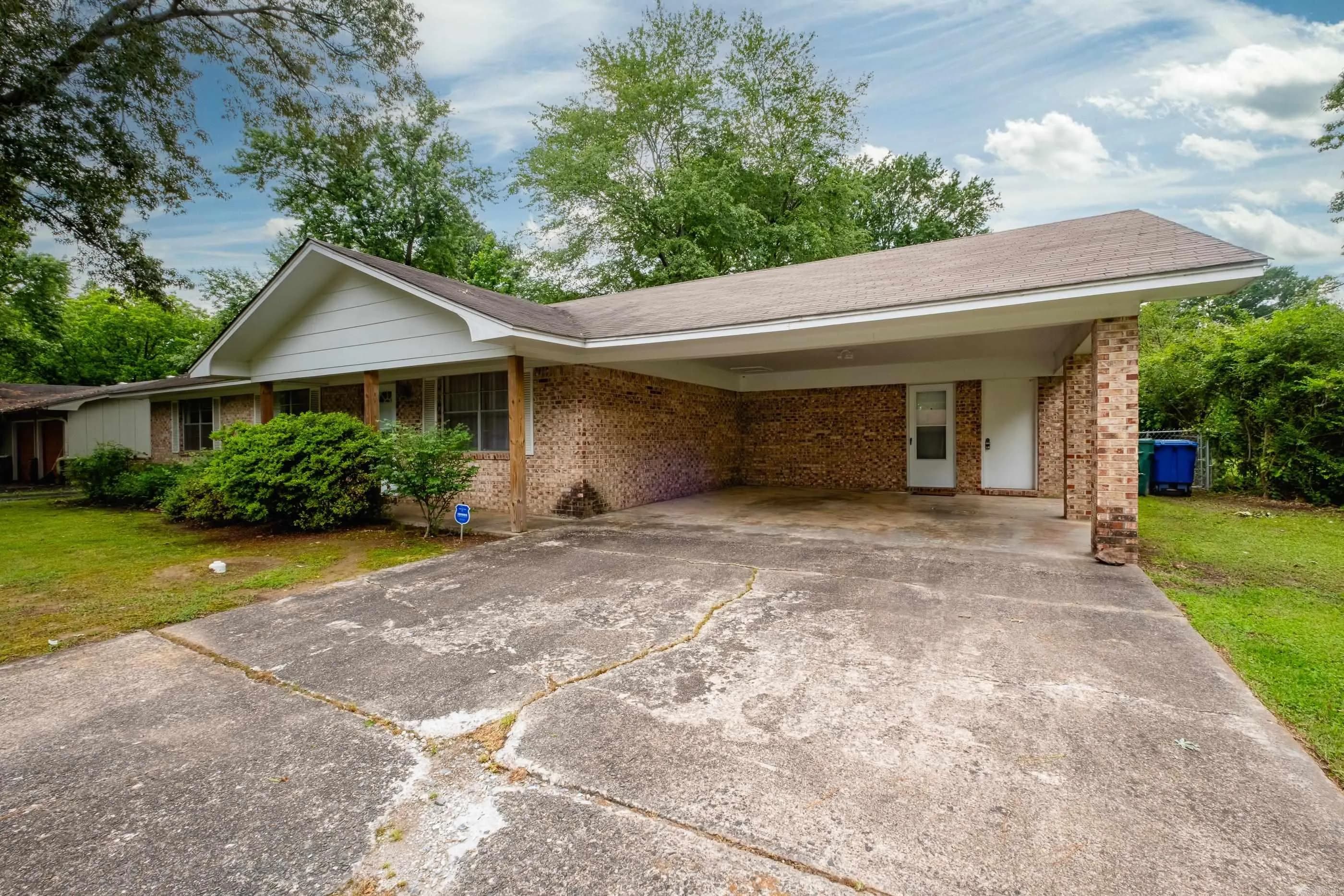Property at 123  Shamrock - Image 2