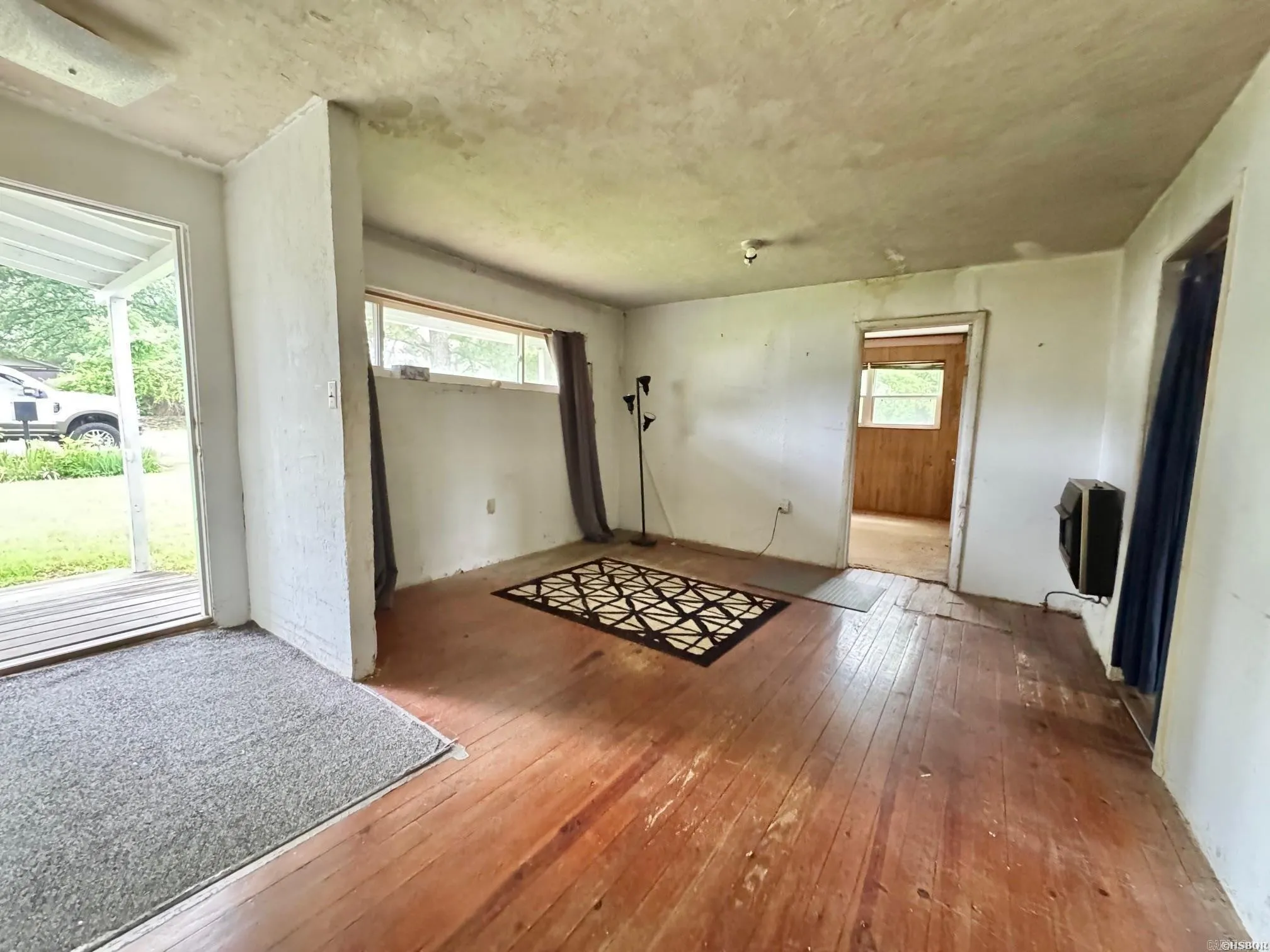 Property at 502  Delaware - Image 5