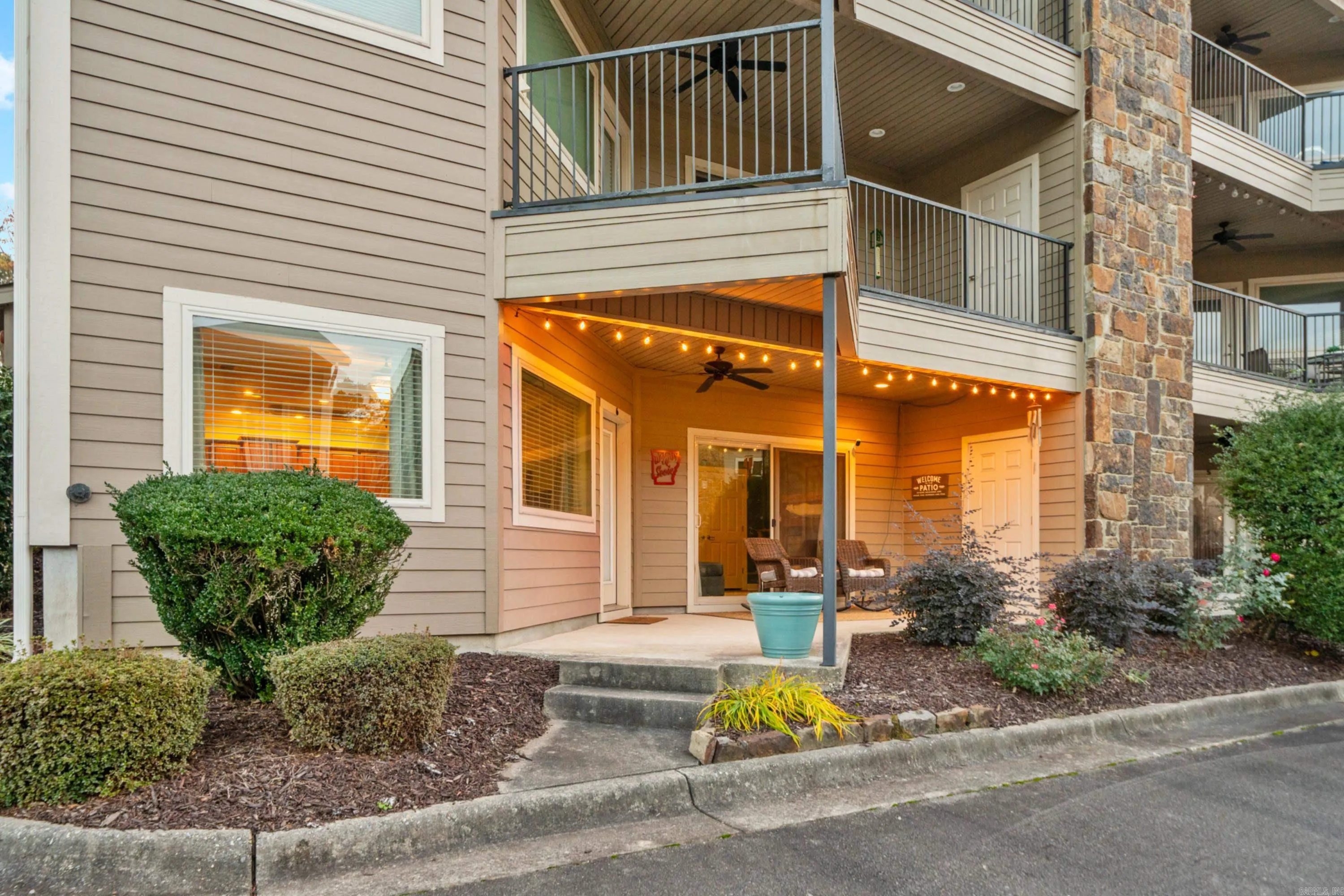 Property at 640  Ariridge, D6 - Image 2