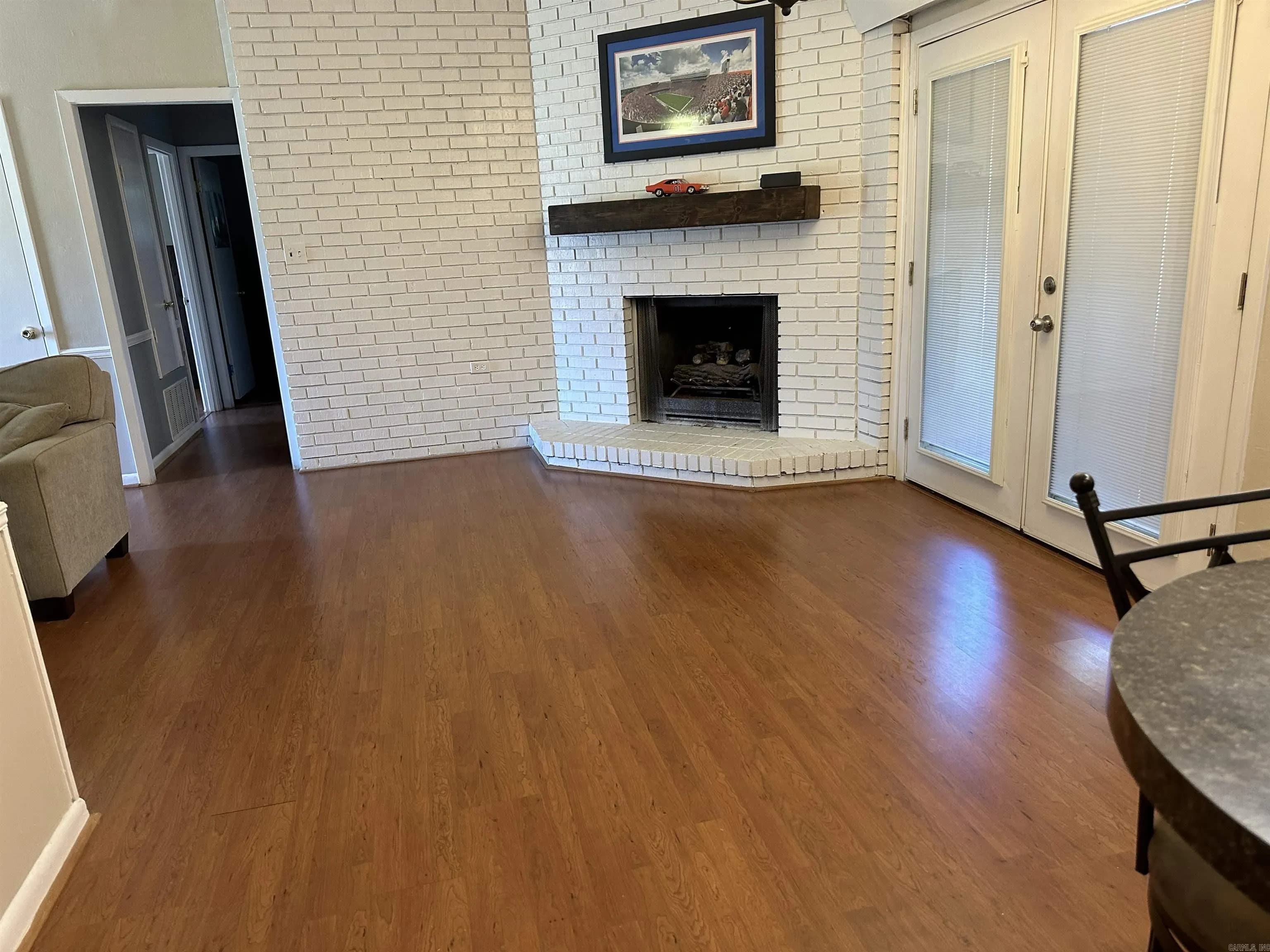 Property at 213 S Adcock - Image 8