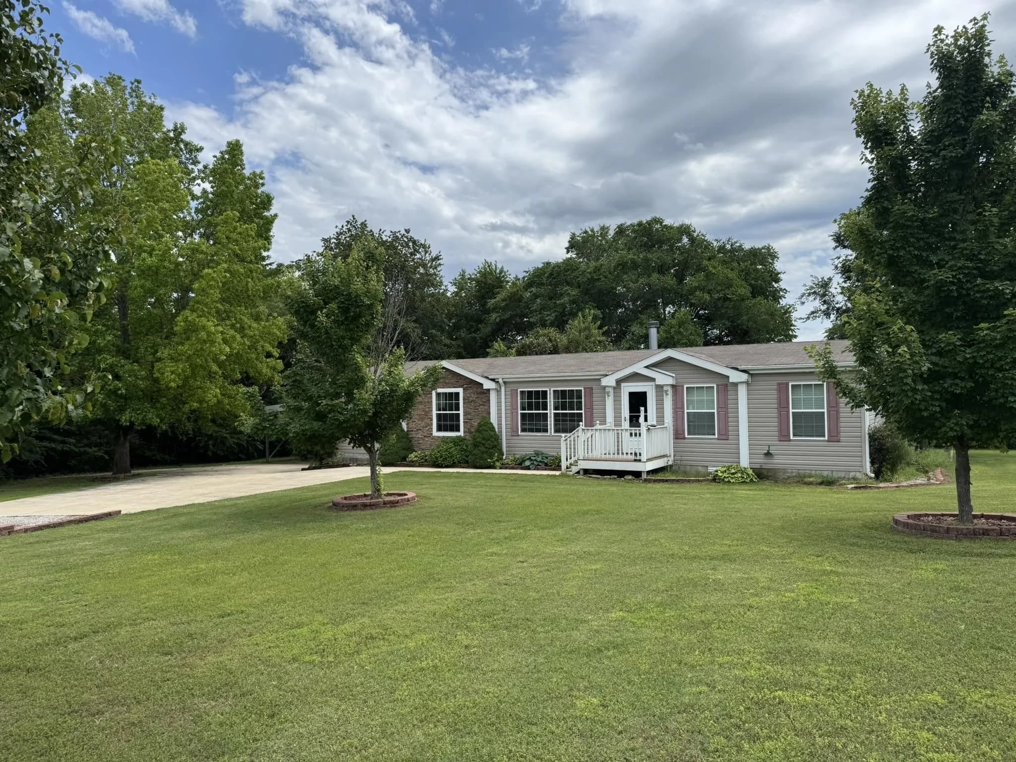 Property at 684  Cotter - Image 27