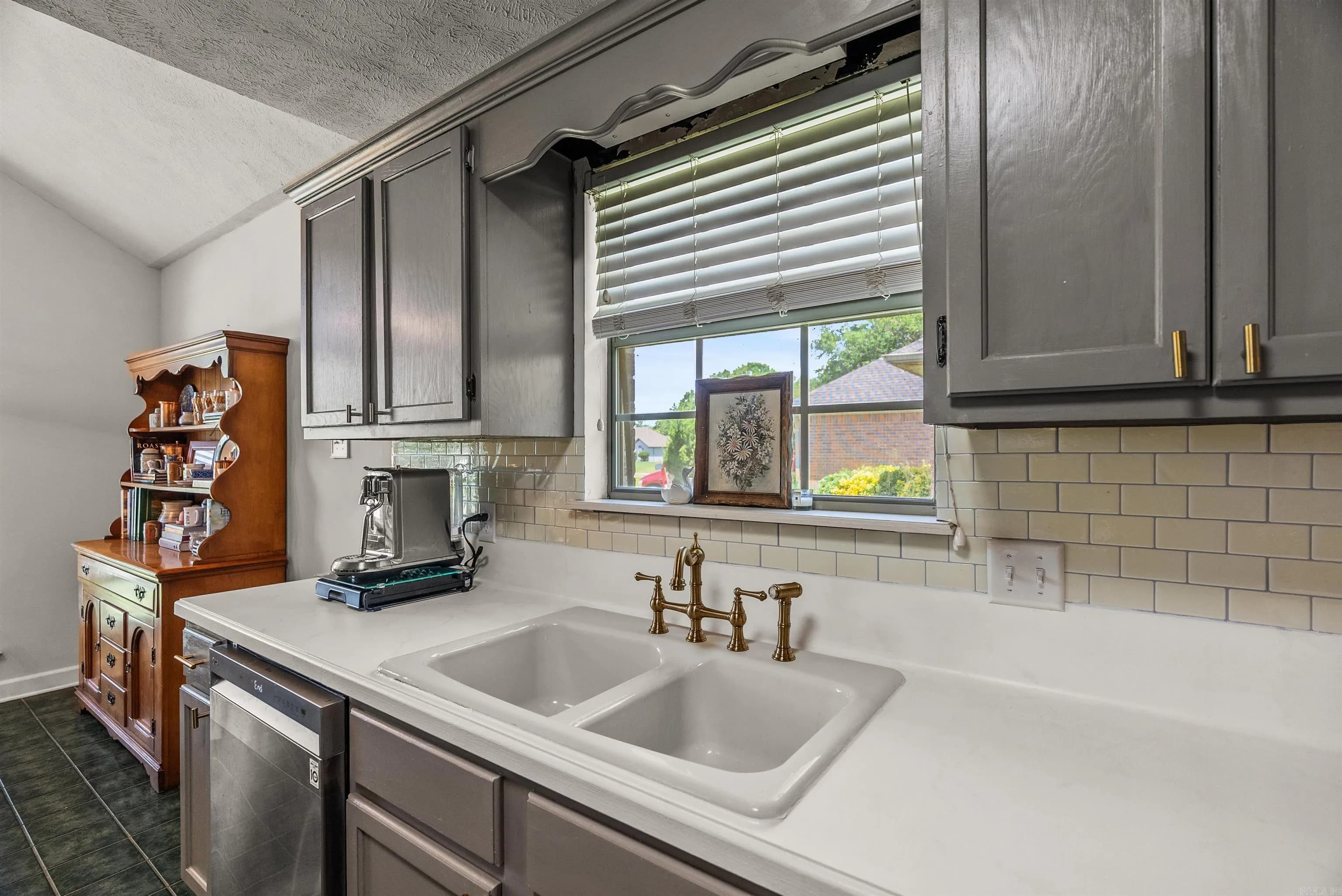 Property at 1050  Santa fe trail - Image 25