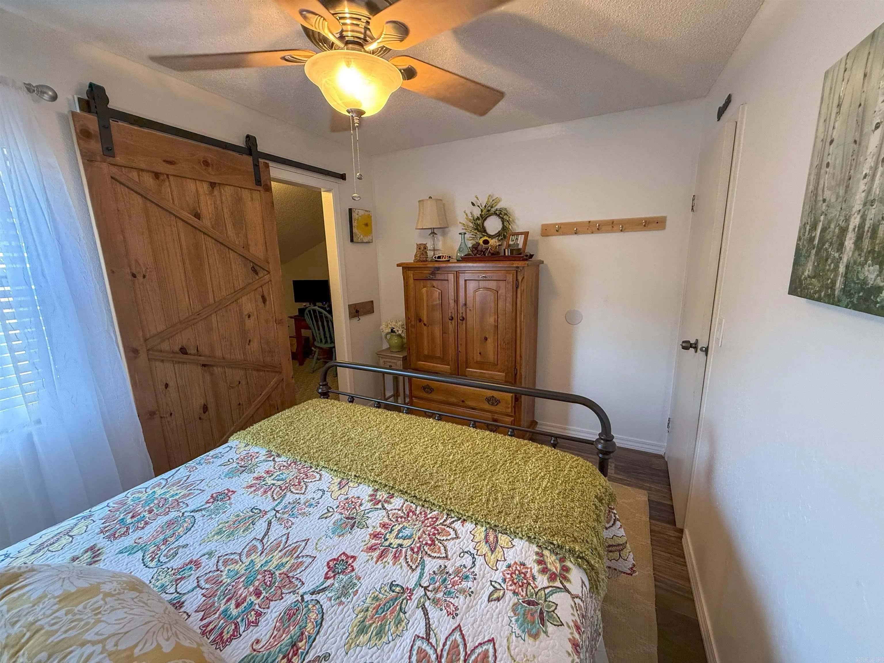 Property at 135  Hillview, 6 - Image 17