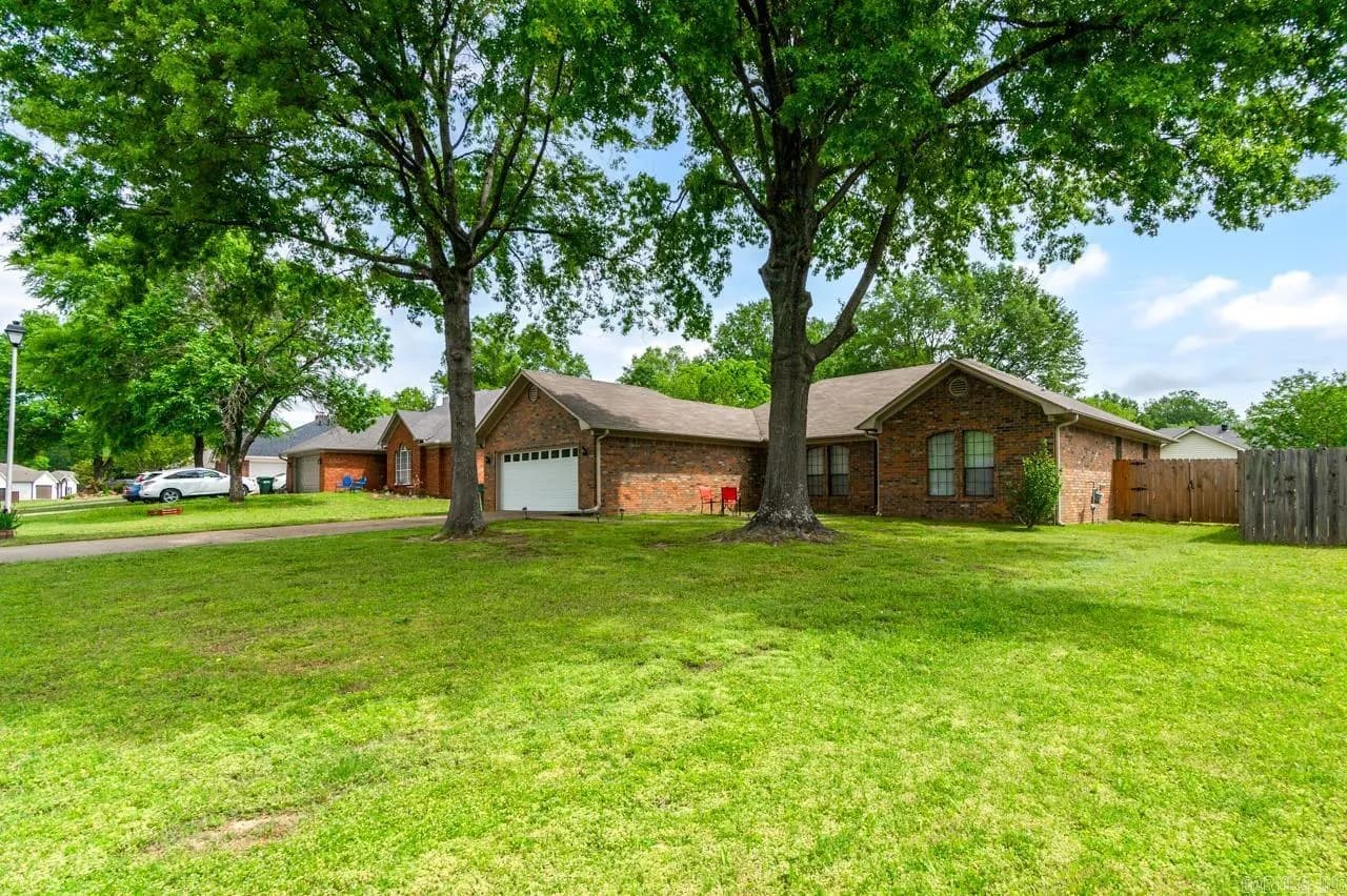 Property at 2130  Maplewood dr - Image 4