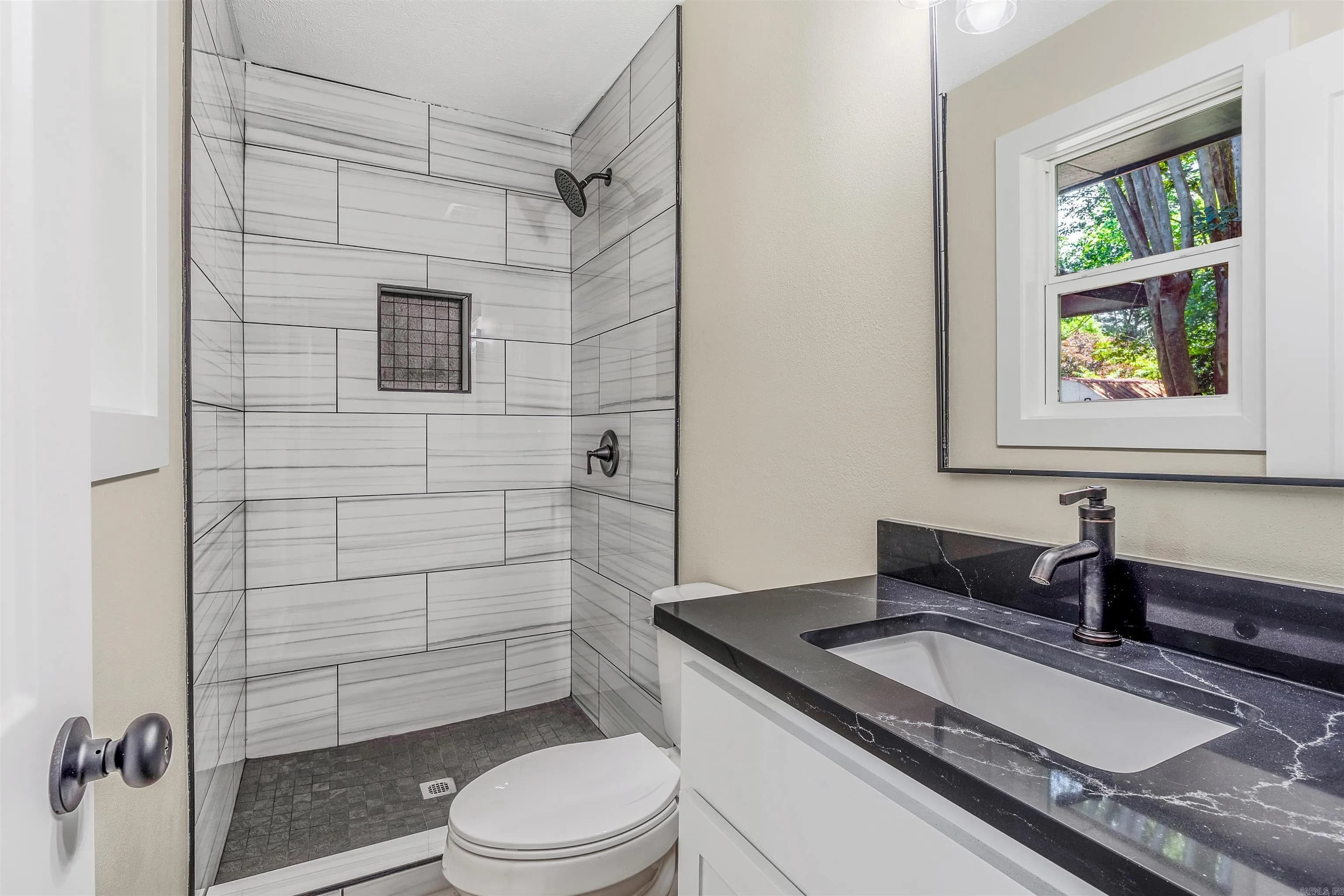 Property at 1907  Creekwood - Image 23