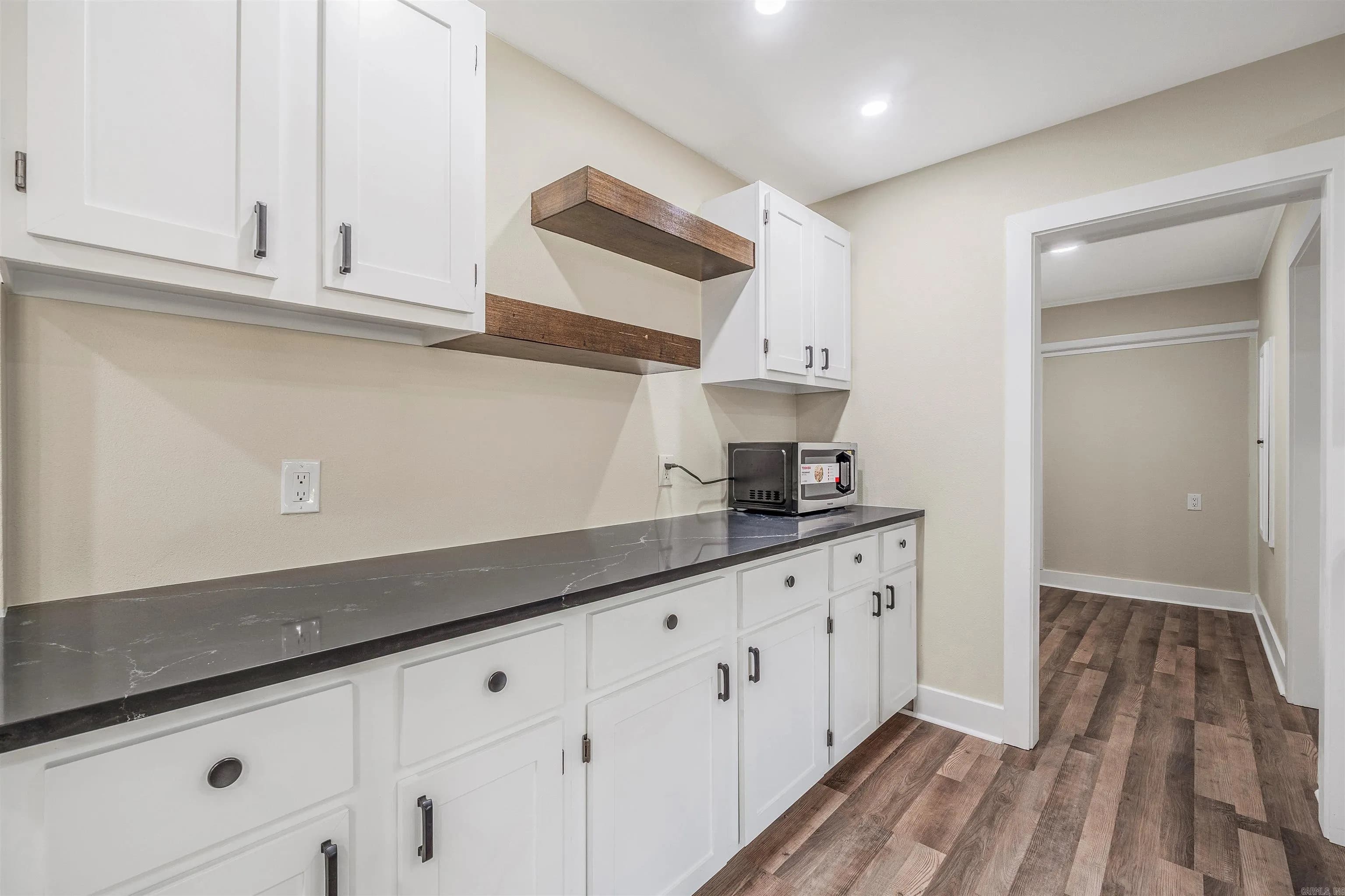 Property at 1907  Creekwood - Image 13