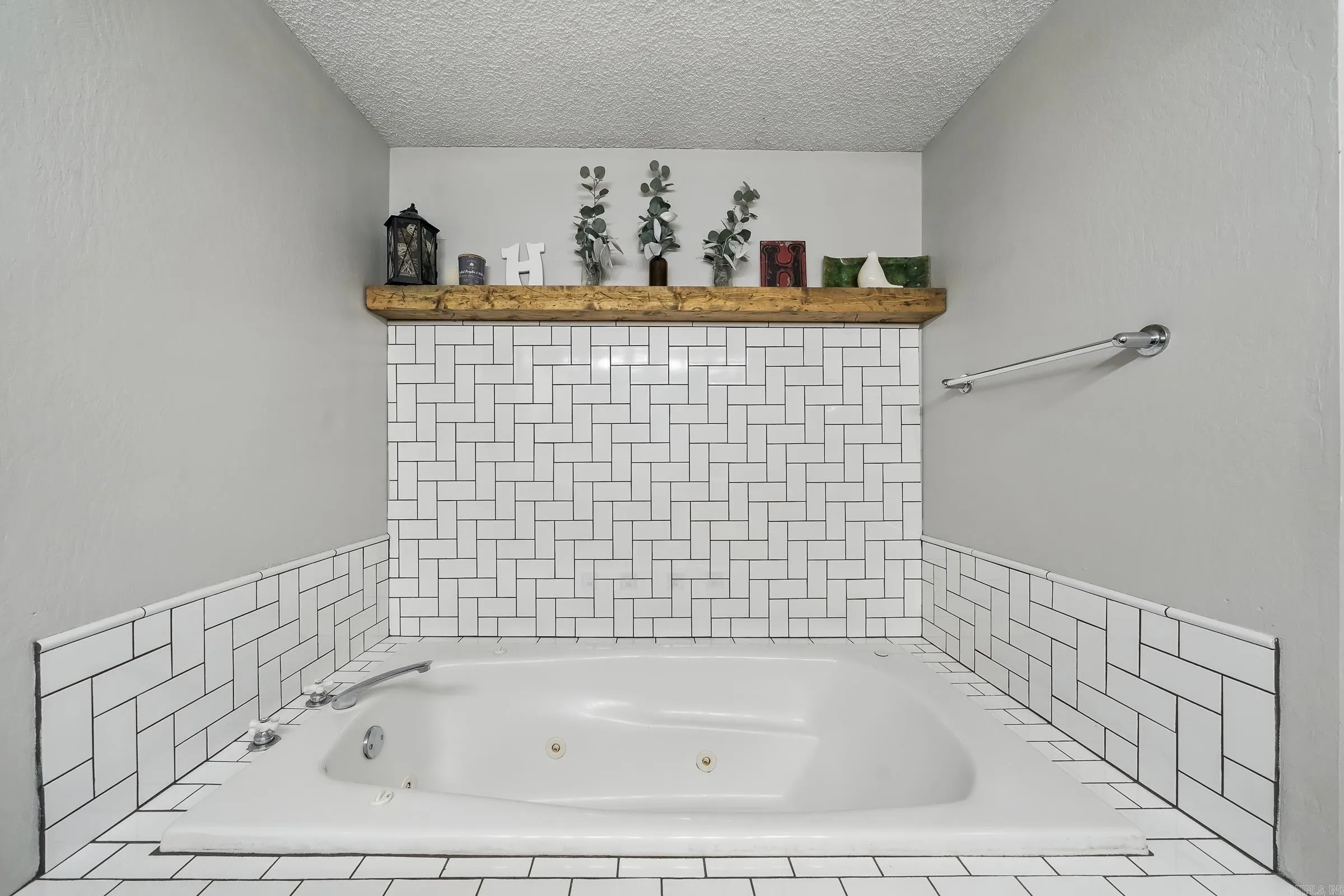 Property at 430  Avon - Image 12