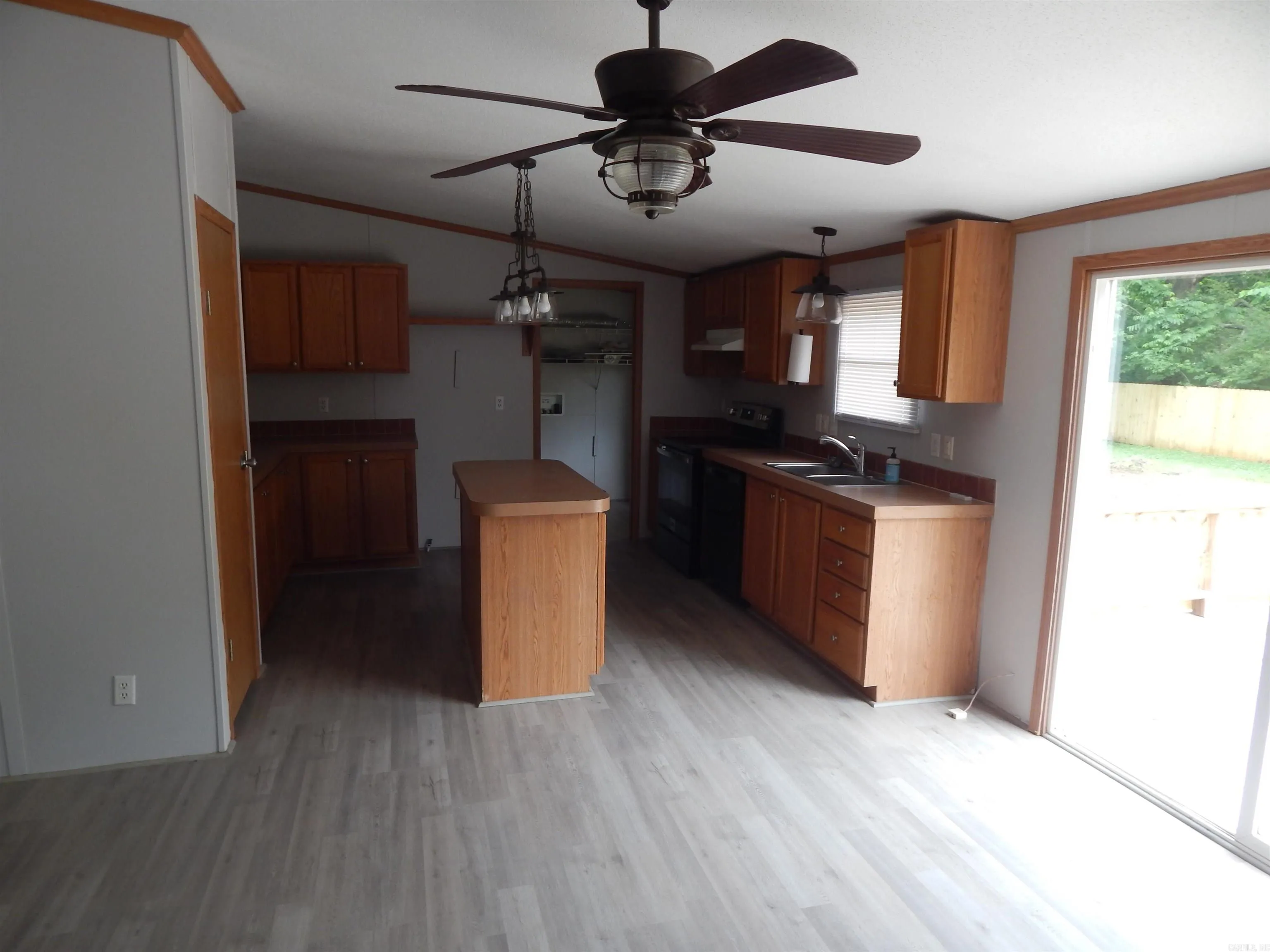 Property at 505  Main - Image 7