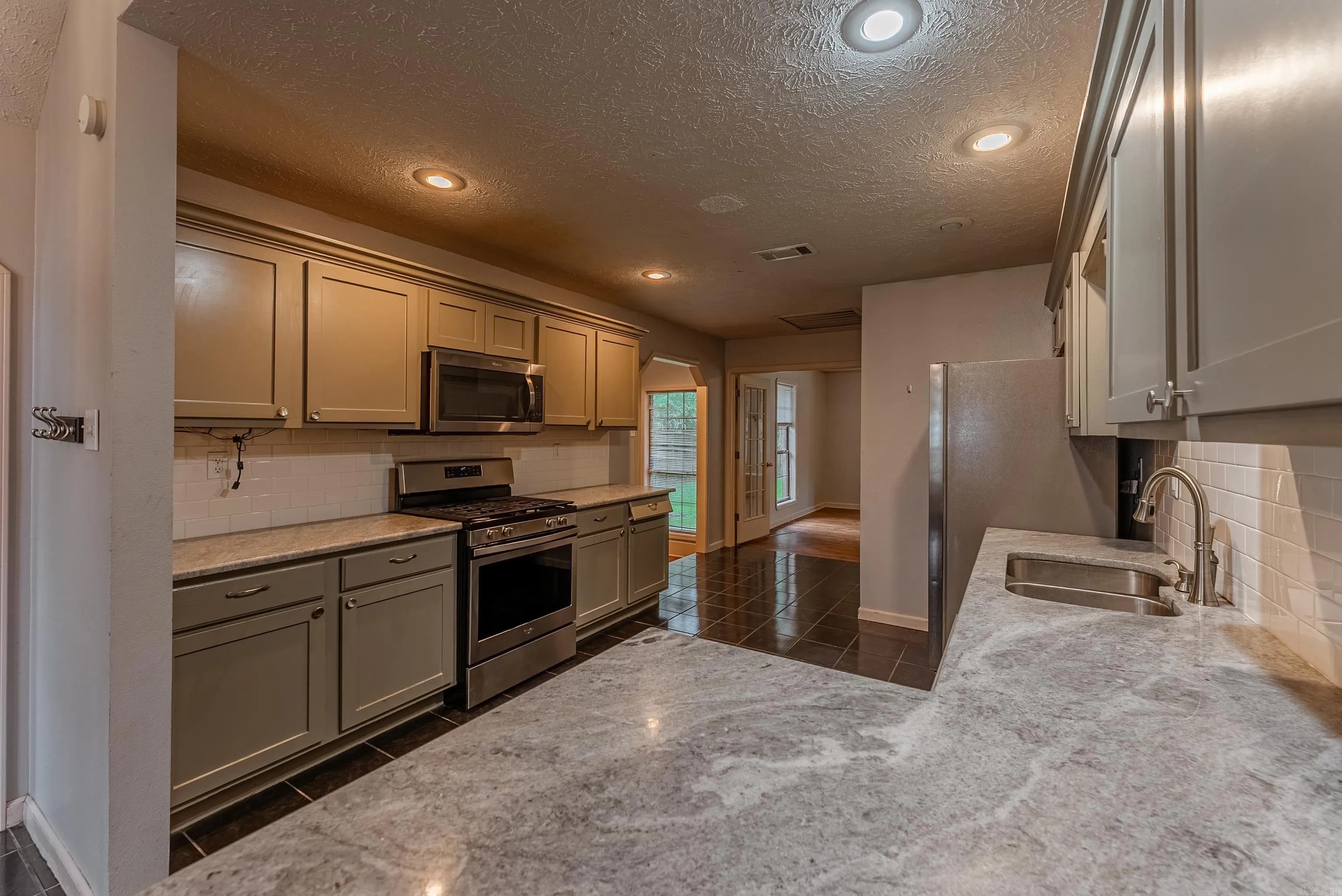 Property at 1655  Doe - Image 5