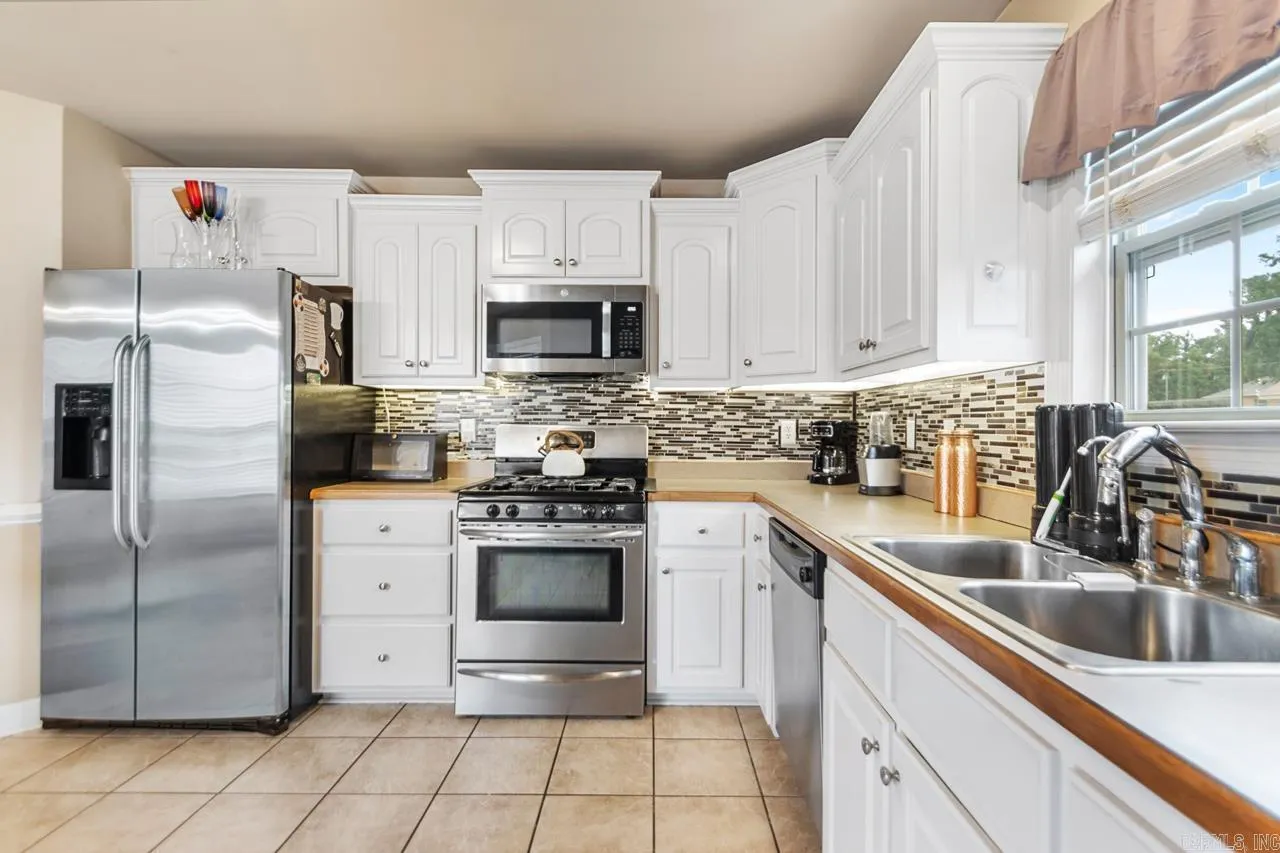 Property at 301  Merril drive - Image 9