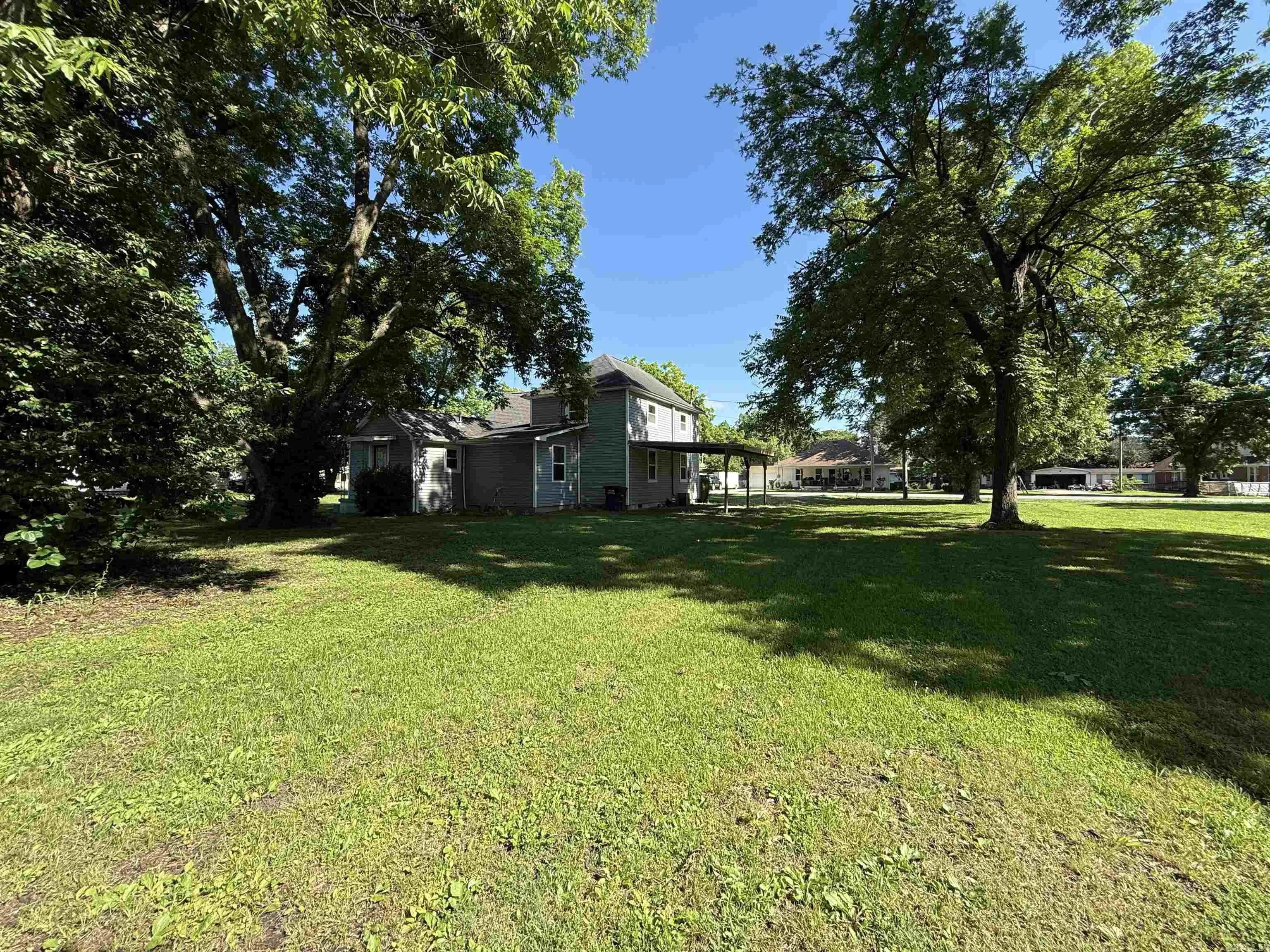 Property at 507 E Bruce - Image 8