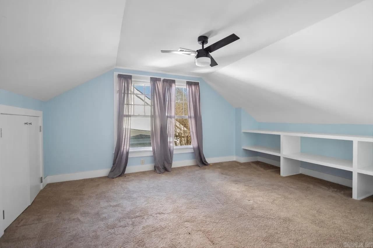 Property at 100  Colonial - Image 13