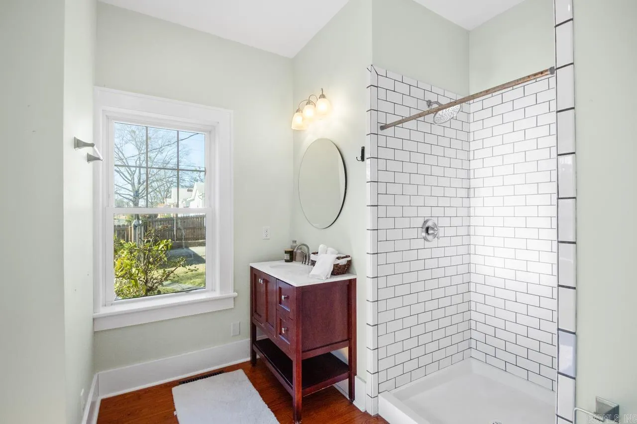 Property at 100  Colonial - Image 5
