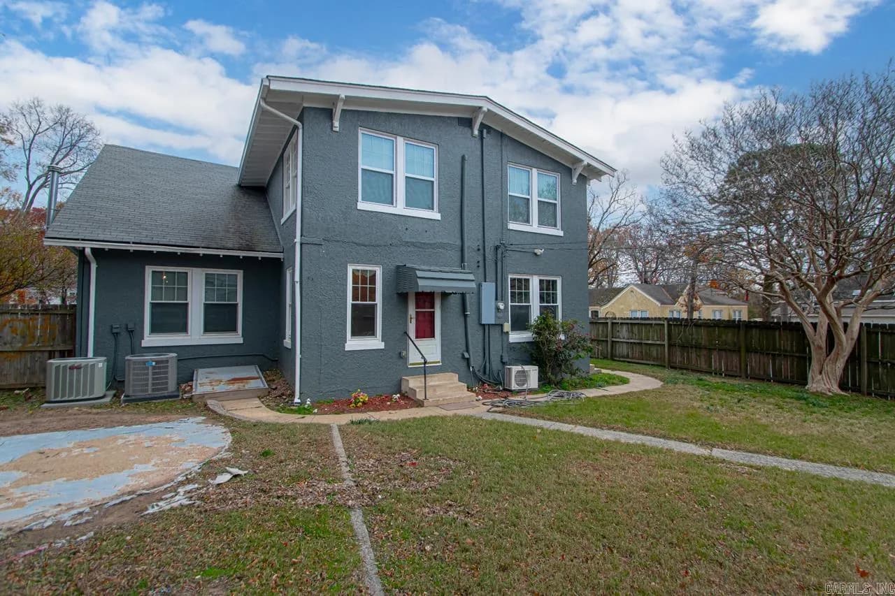Property at 100  Colonial - Image 20
