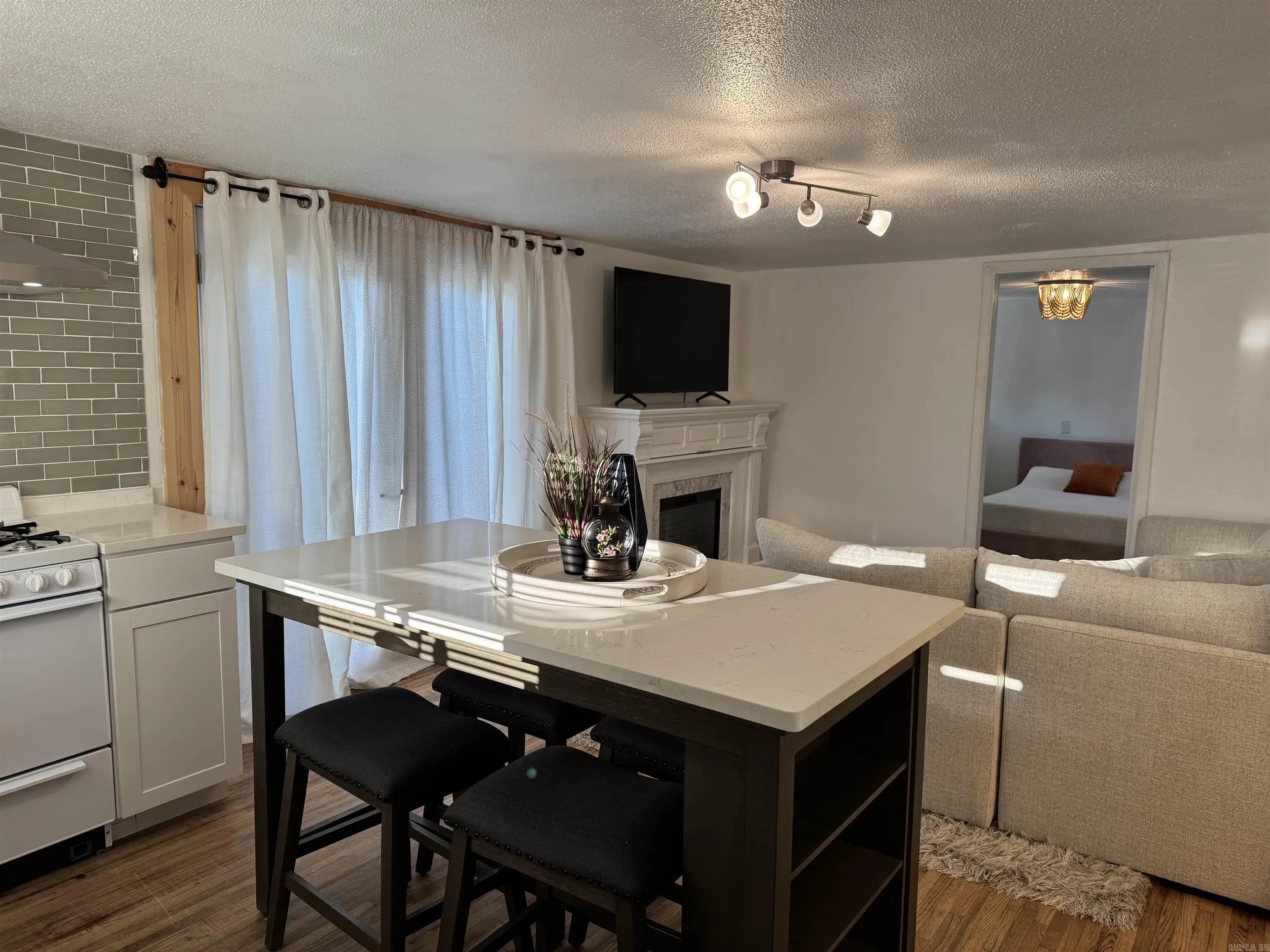 Property at 810 N Pear - Image 7