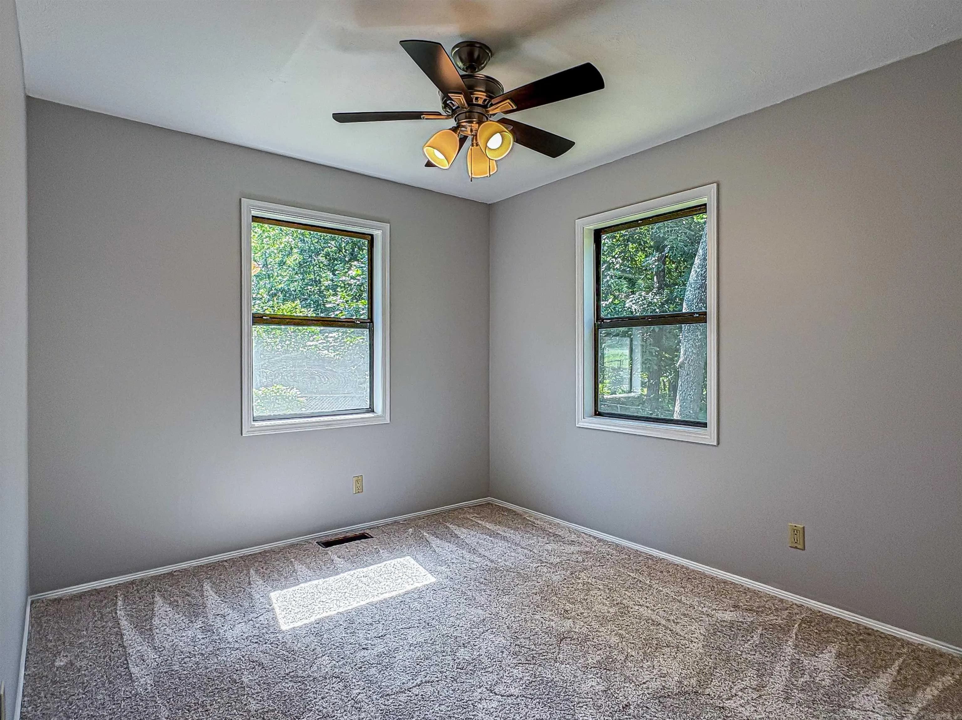 Property at 517  Lakeshore - Image 15