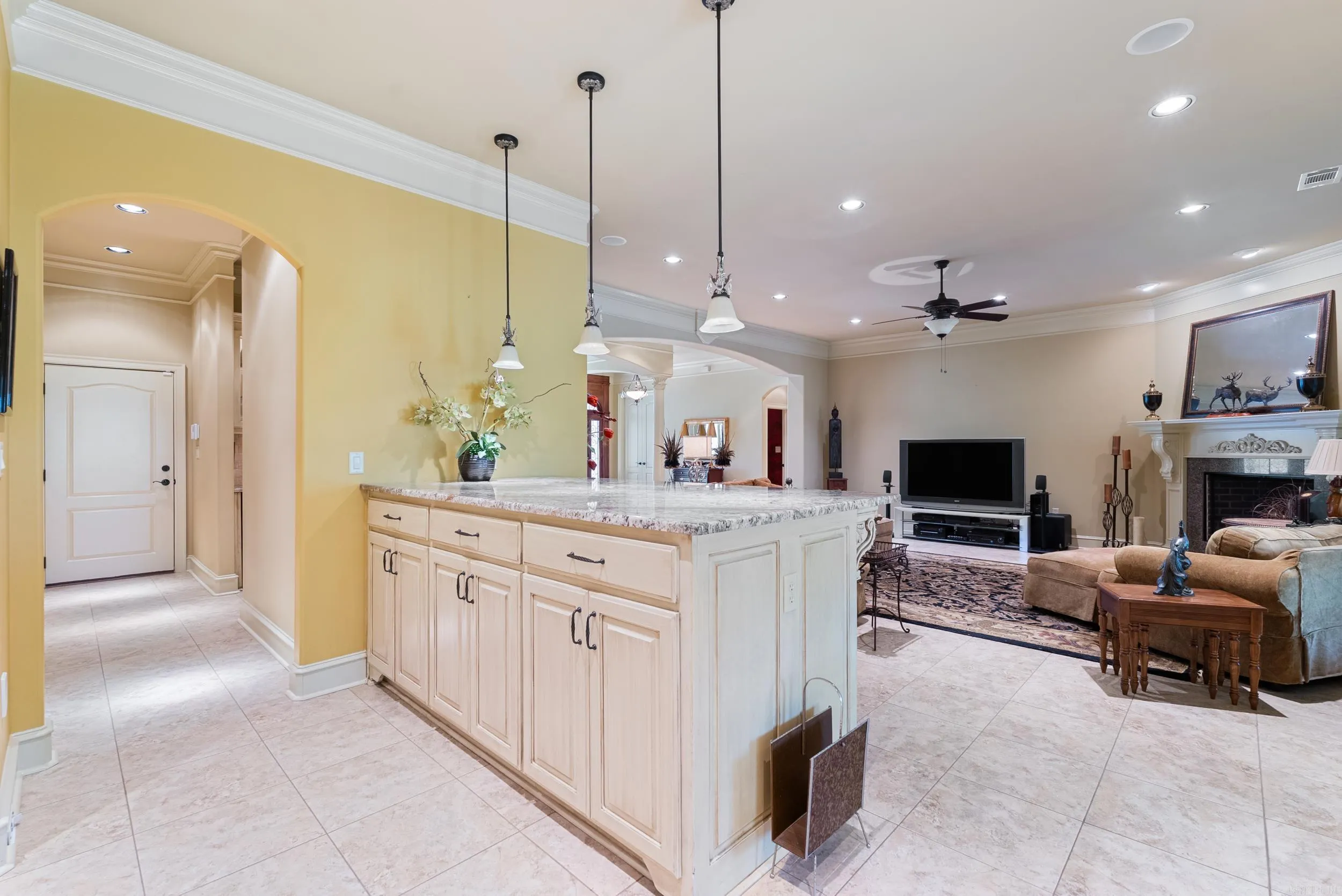 Property at 1606  Hilldale - Image 21