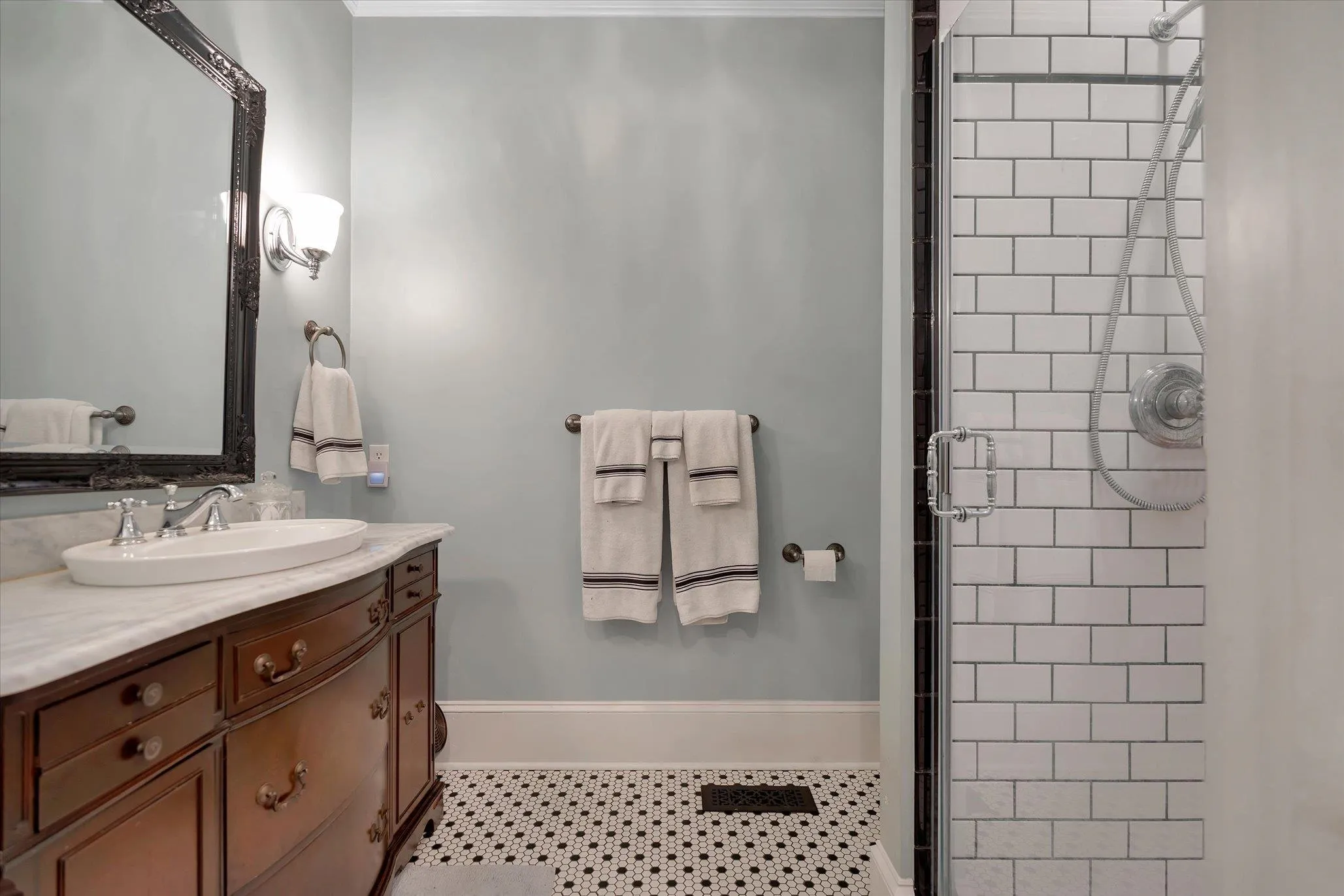 Property at 1235  Haven - Image 18