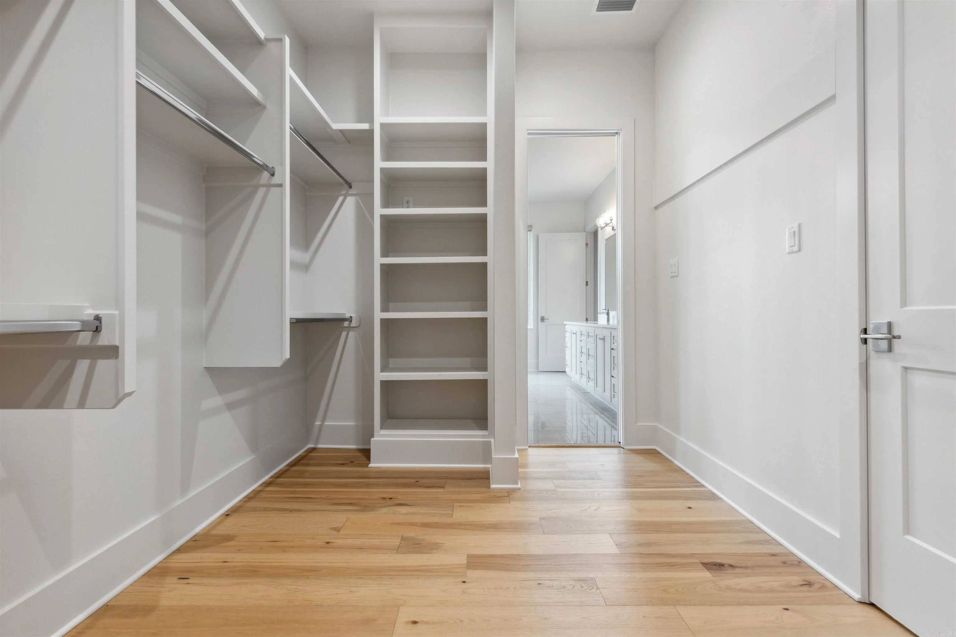 Property at 712 N Magnolia - Image 36