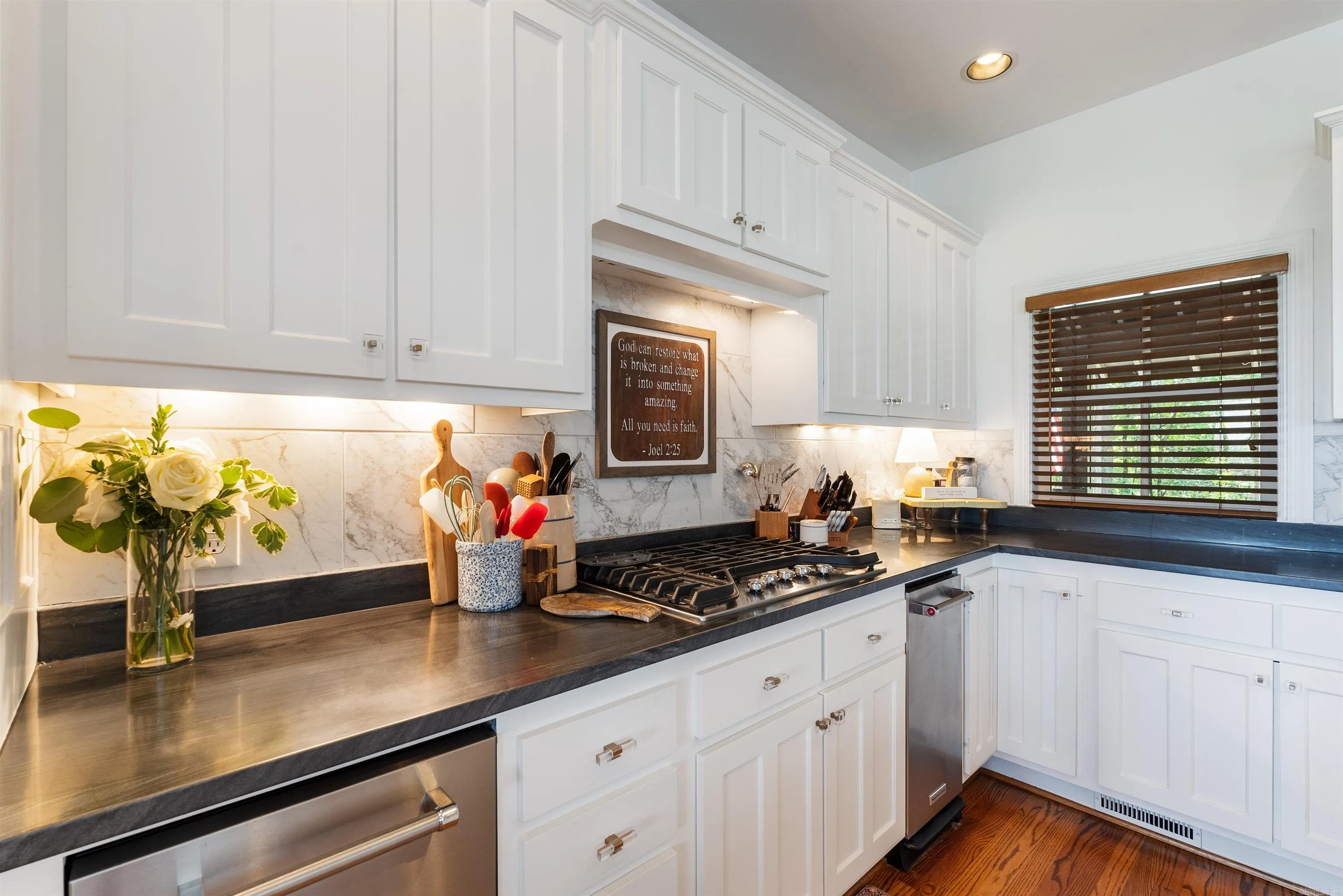 Property at 4501  Ridgefield - Image 12