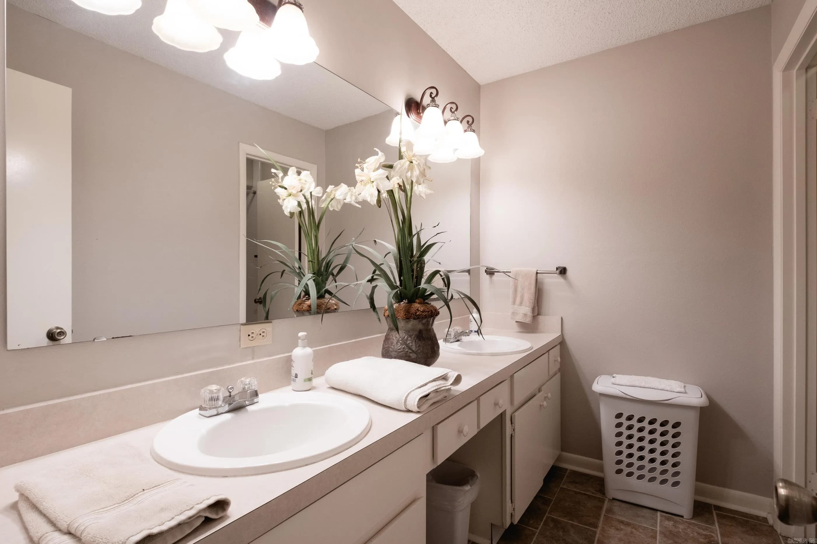 Property at 29  Hampshire - Image 43