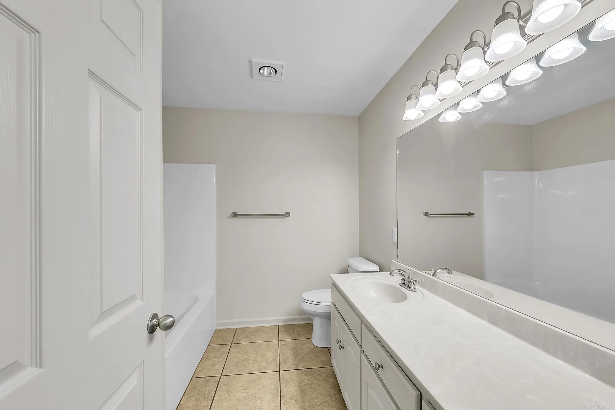 Property at 610  Dakota - Image 39