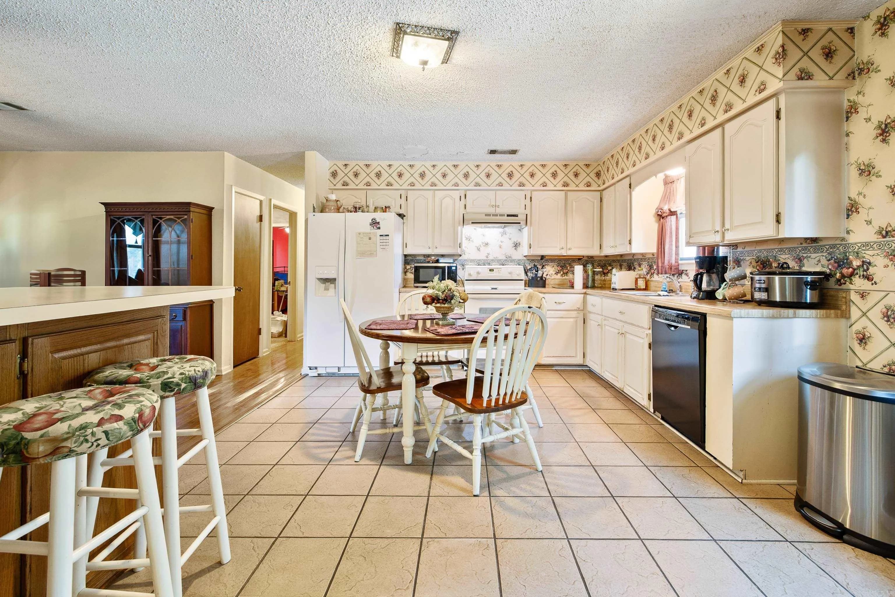 Property at 8100  Oakview - Image 26