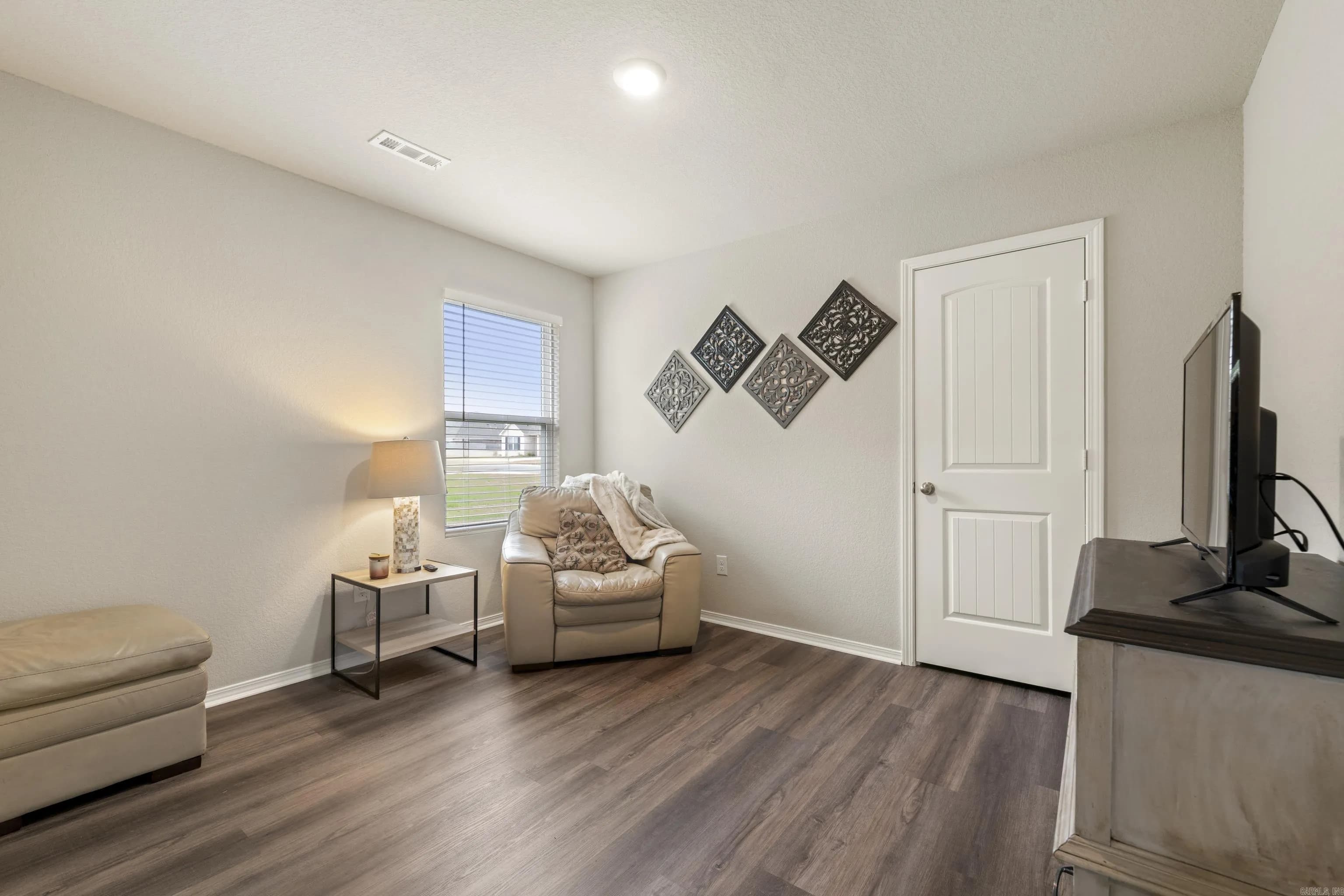 Property at 1711  Ridgefield - Image 13