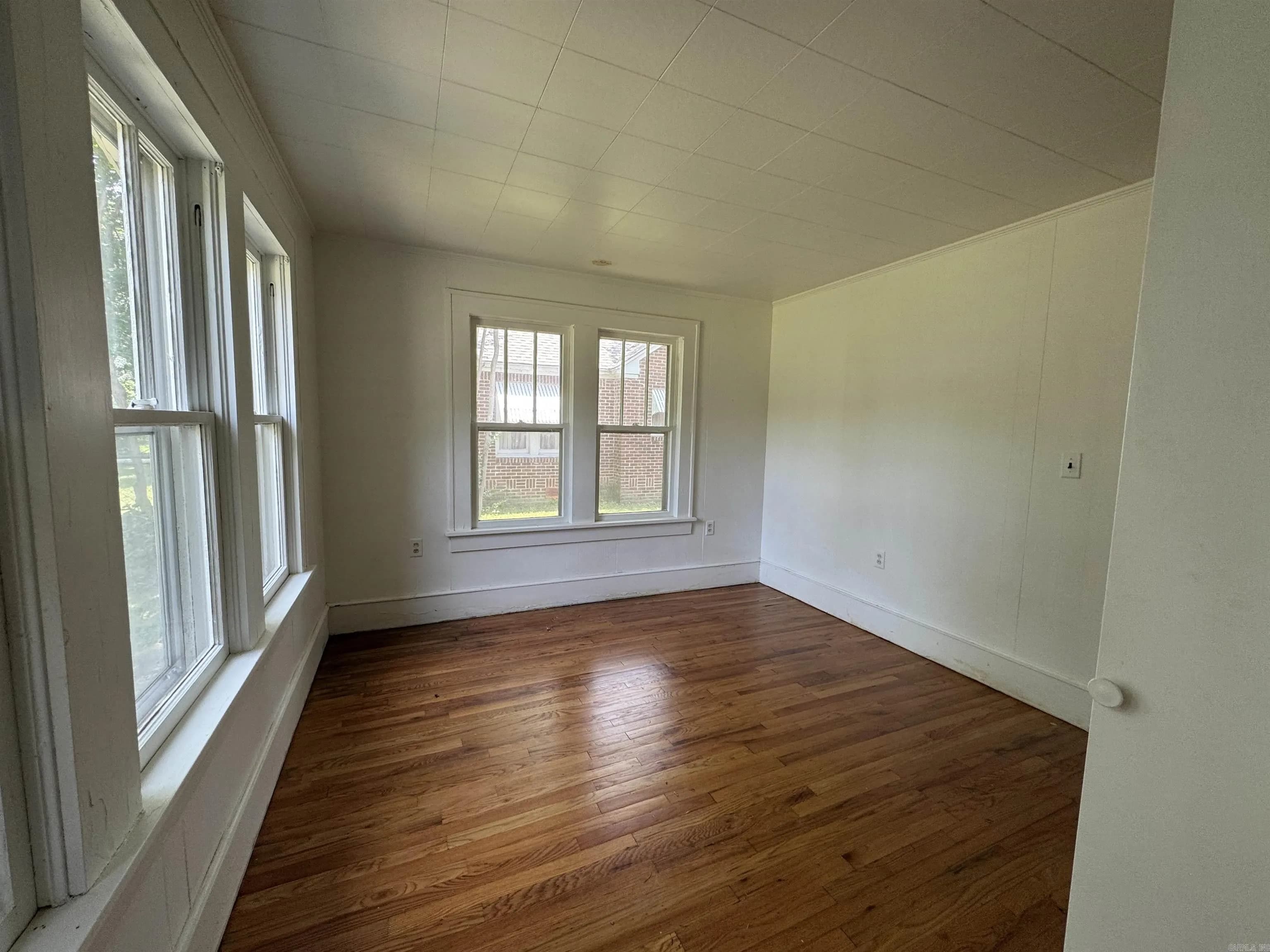 Property at 404  Mchenry - Image 11