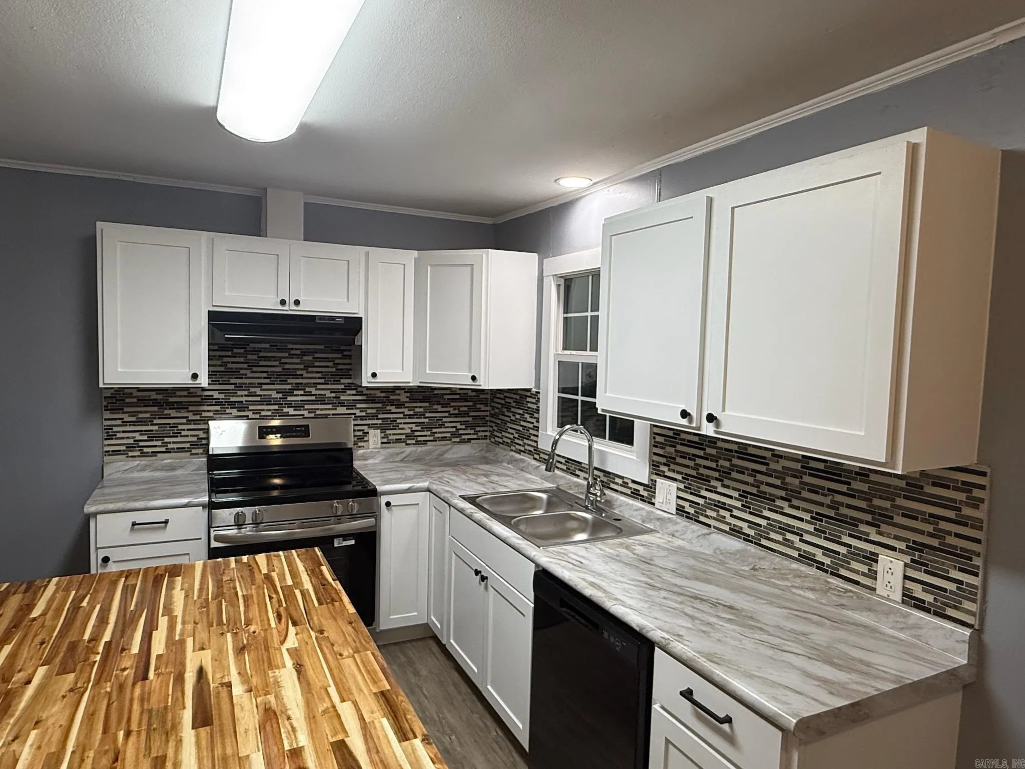 Property at 2827 E Edgewood - Image 6