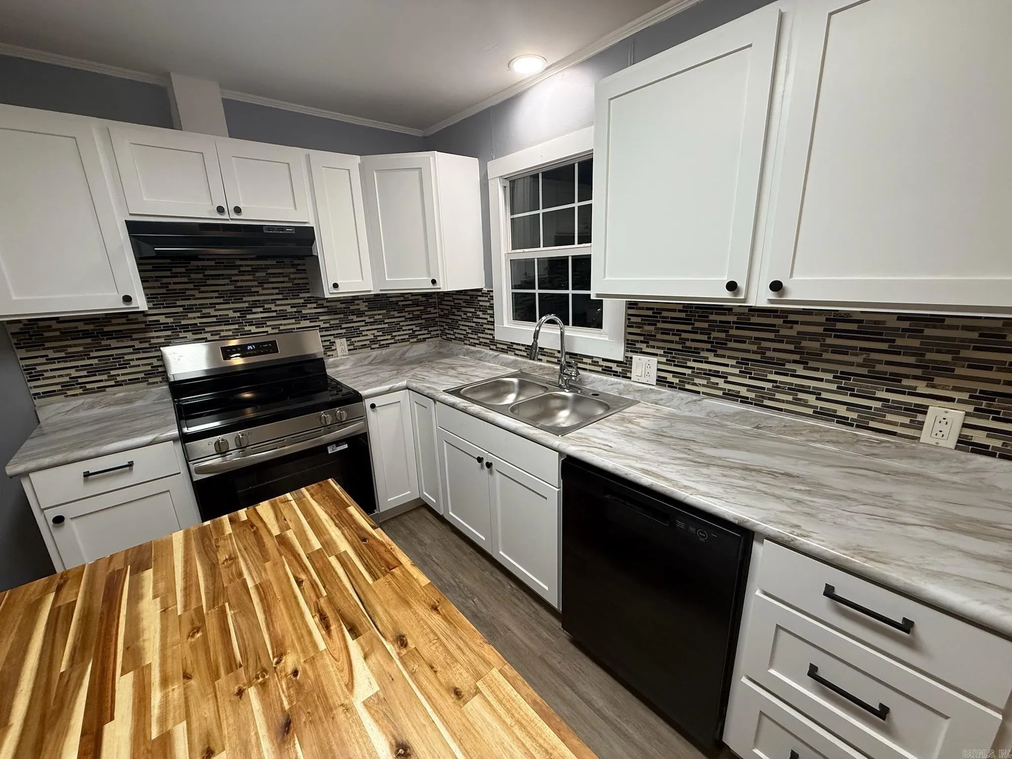 Property at 2827 E Edgewood - Image 7