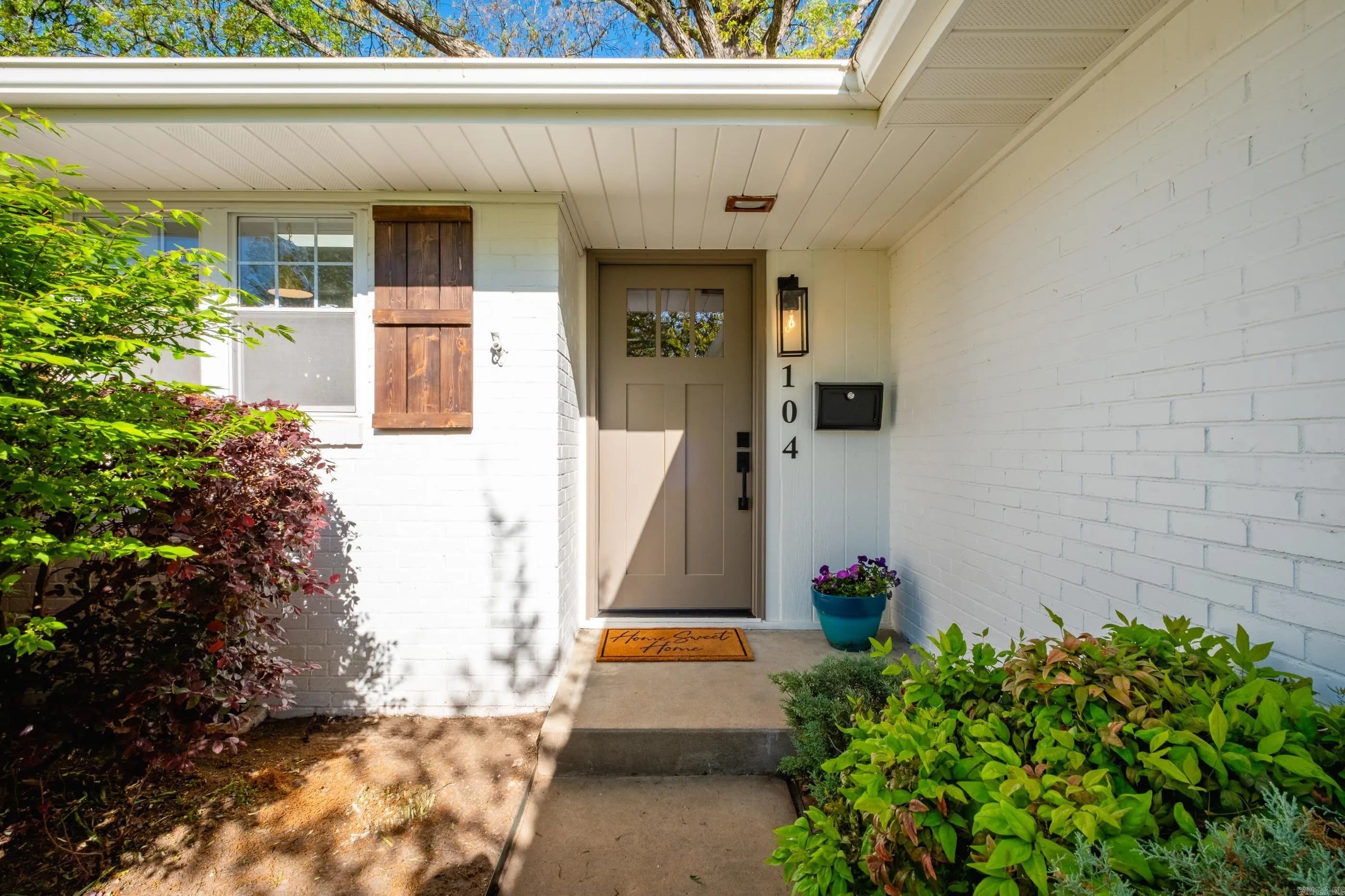 Property at 104  Dickson - Image 4