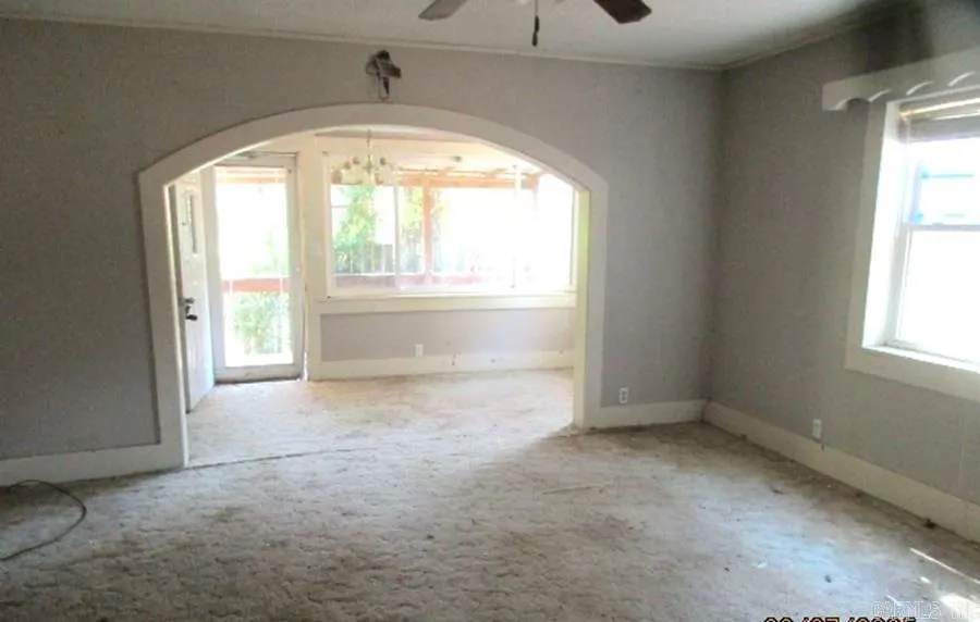 Property at 306 W Grand - Image 8