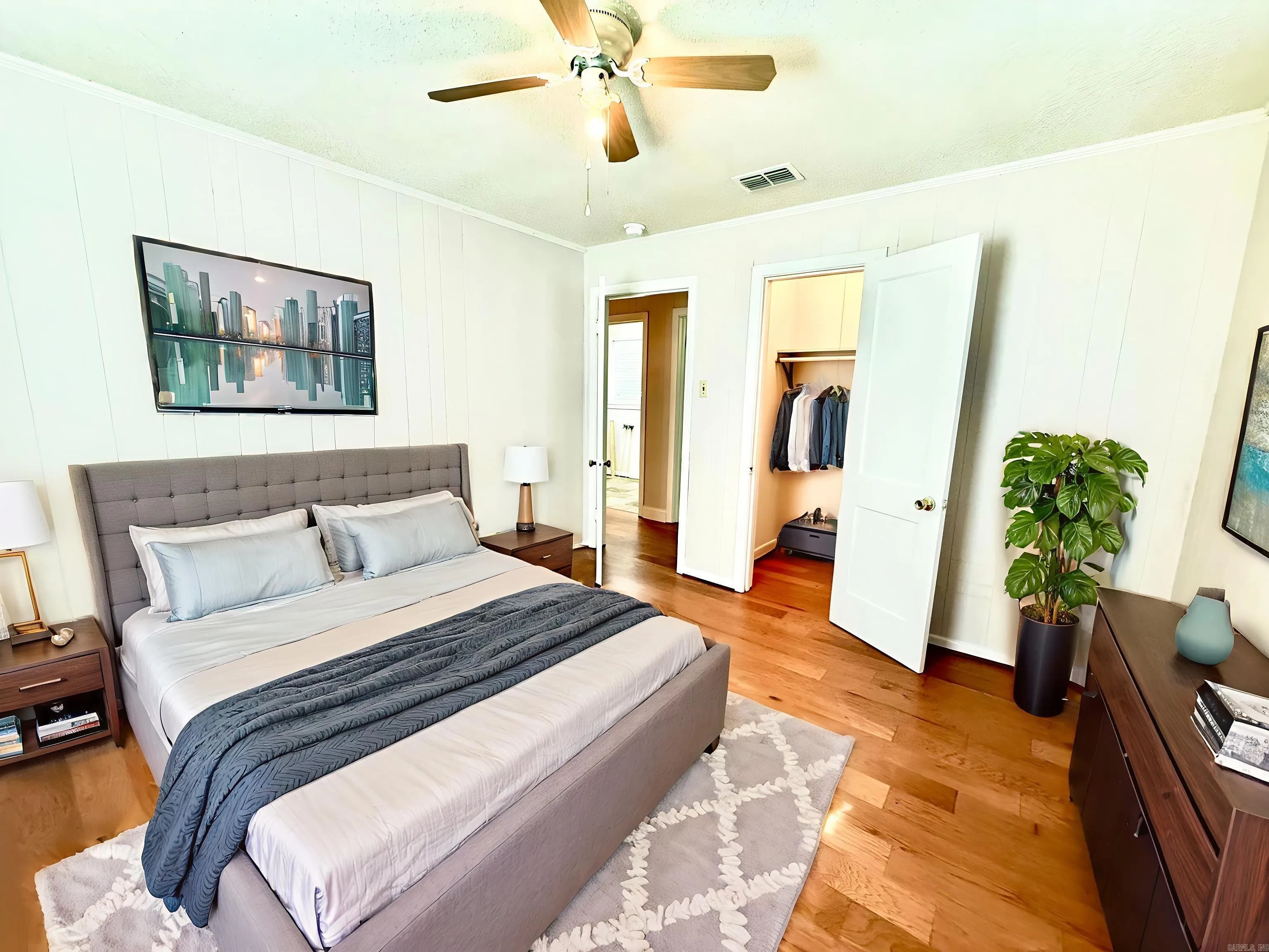 Property at 1513  Pecan - Image 5