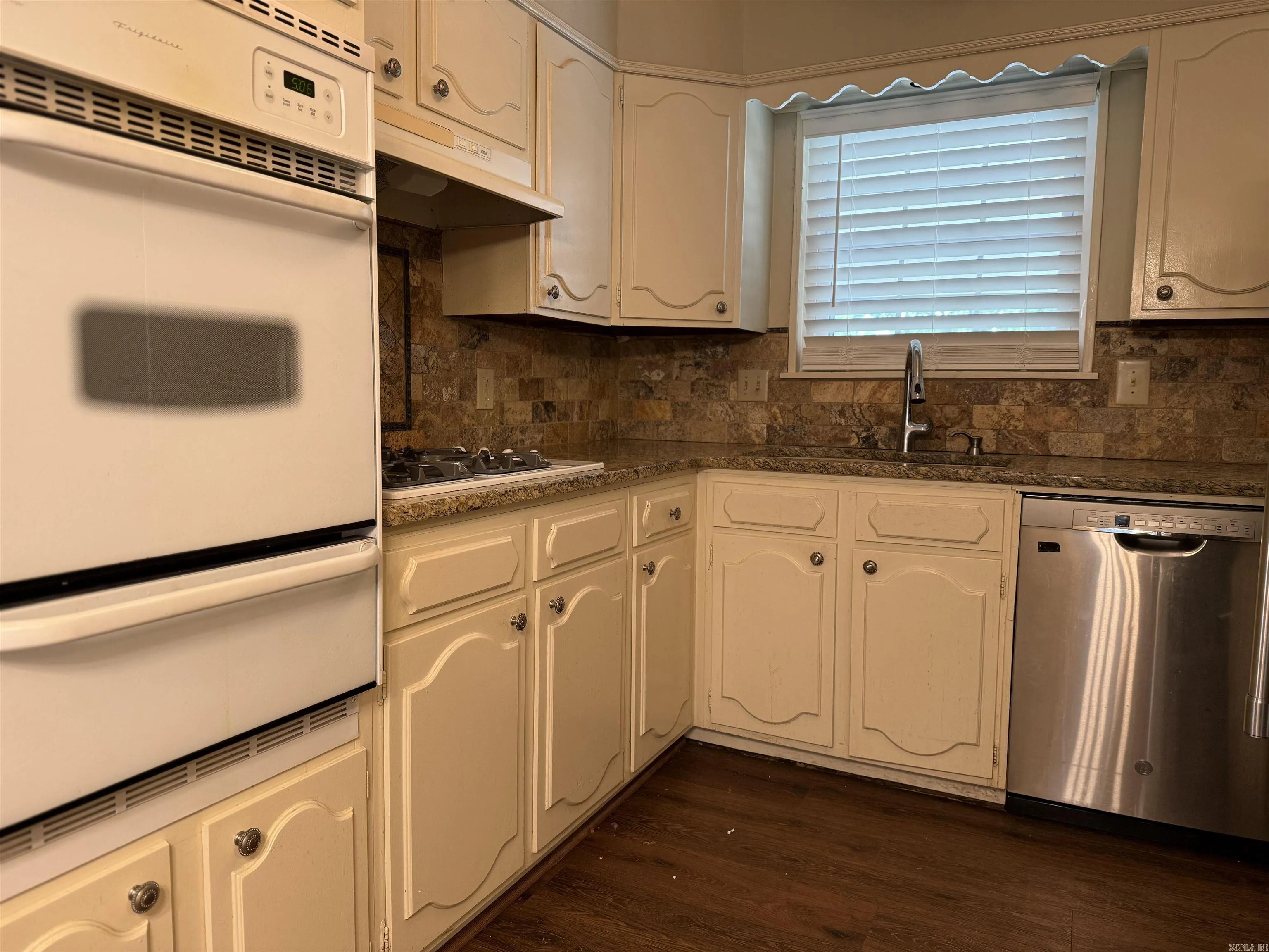 Property at 913  Schriner ct - Image 11