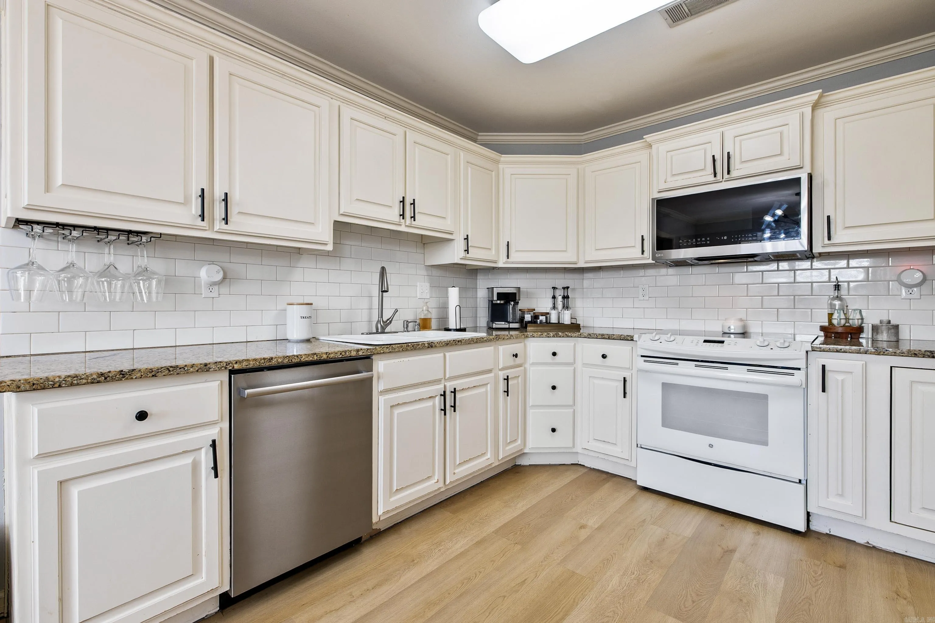 Property at 48  Wedgeside dr - Image 15