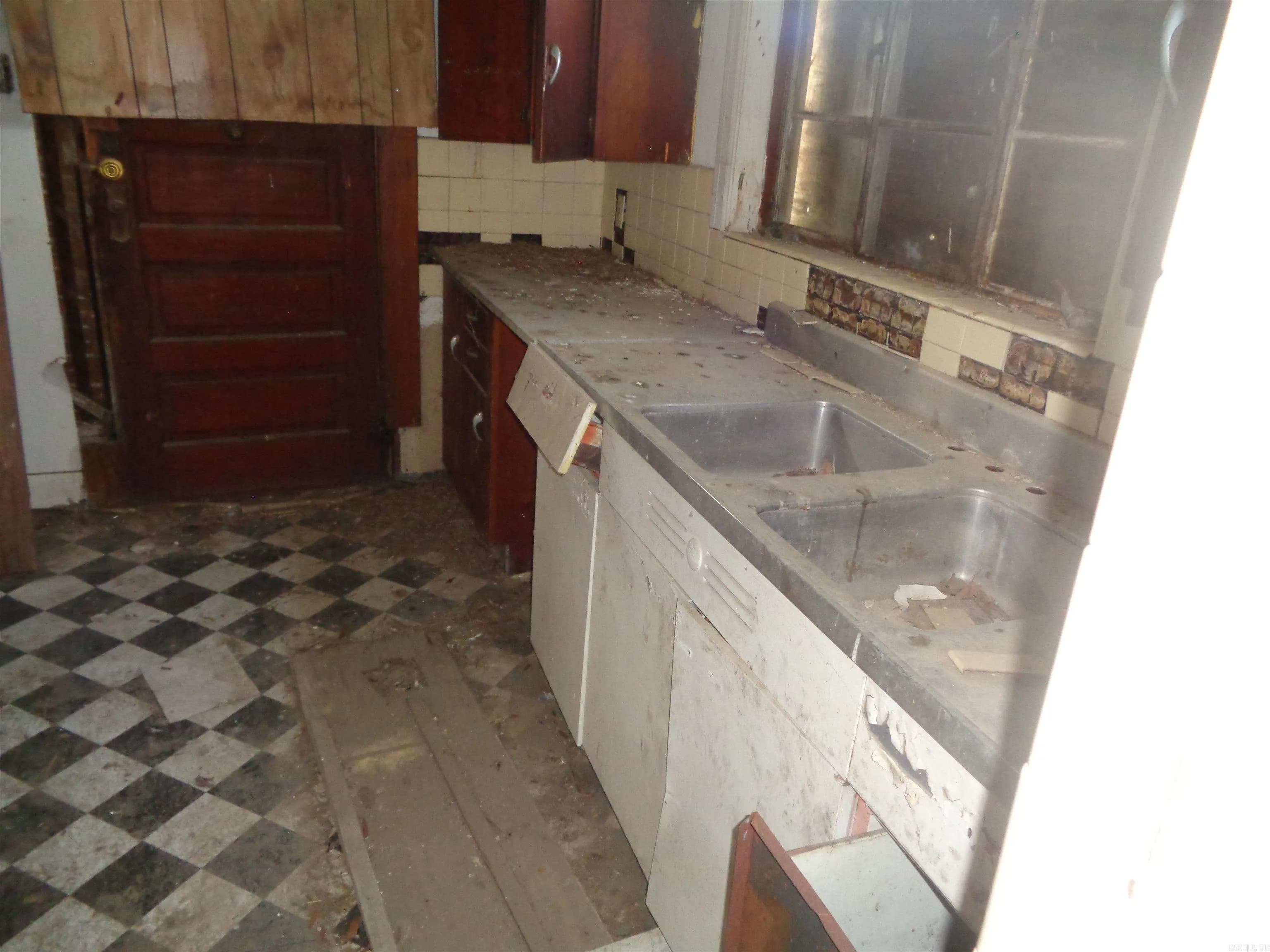 Property at 2600  Wolfe - Image 23
