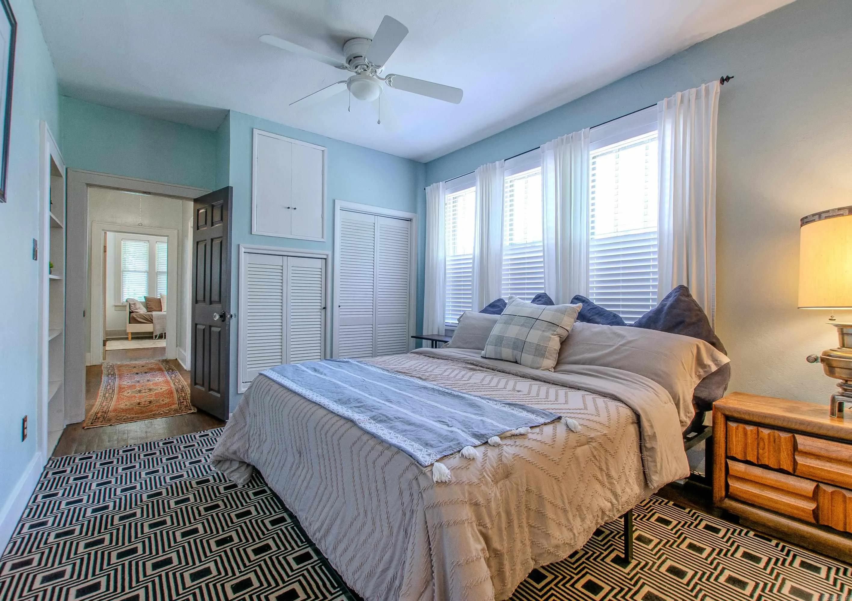 Property at 319 W G - Image 20